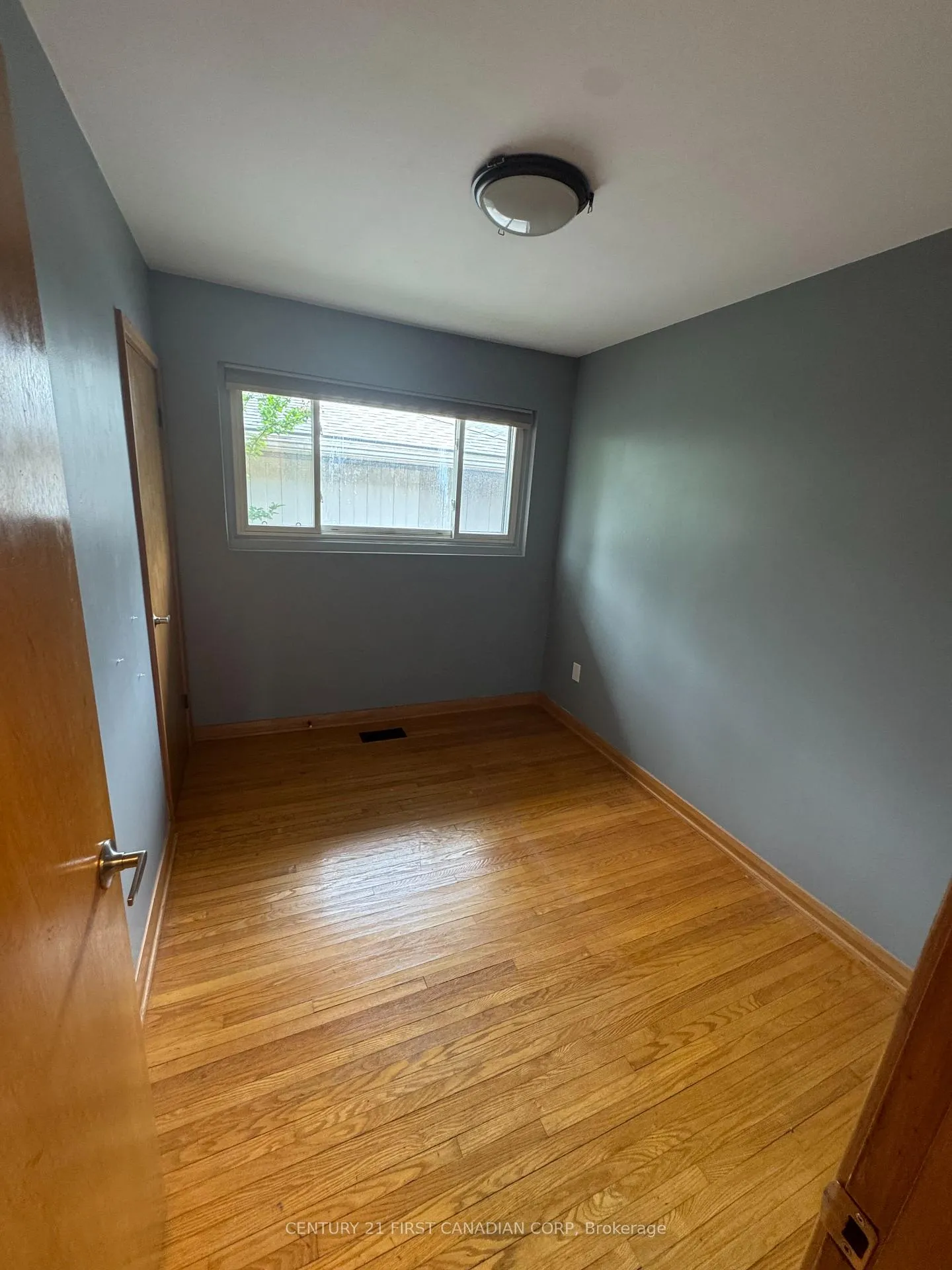Photo 4 of 100 Susan Avenue, London, East D — HOMEH