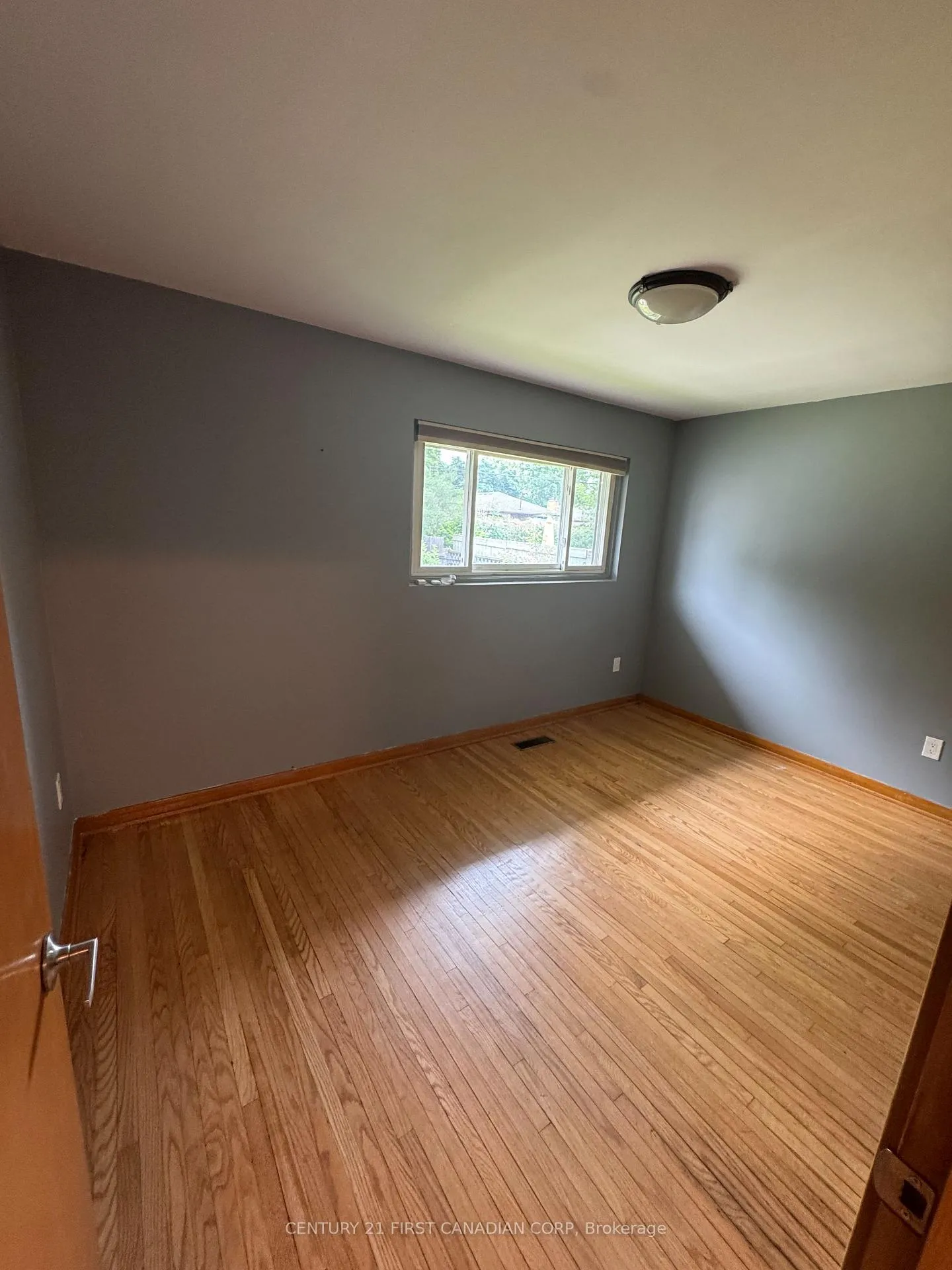 Photo 5 of 100 Susan Avenue, London, East D — HOMEH