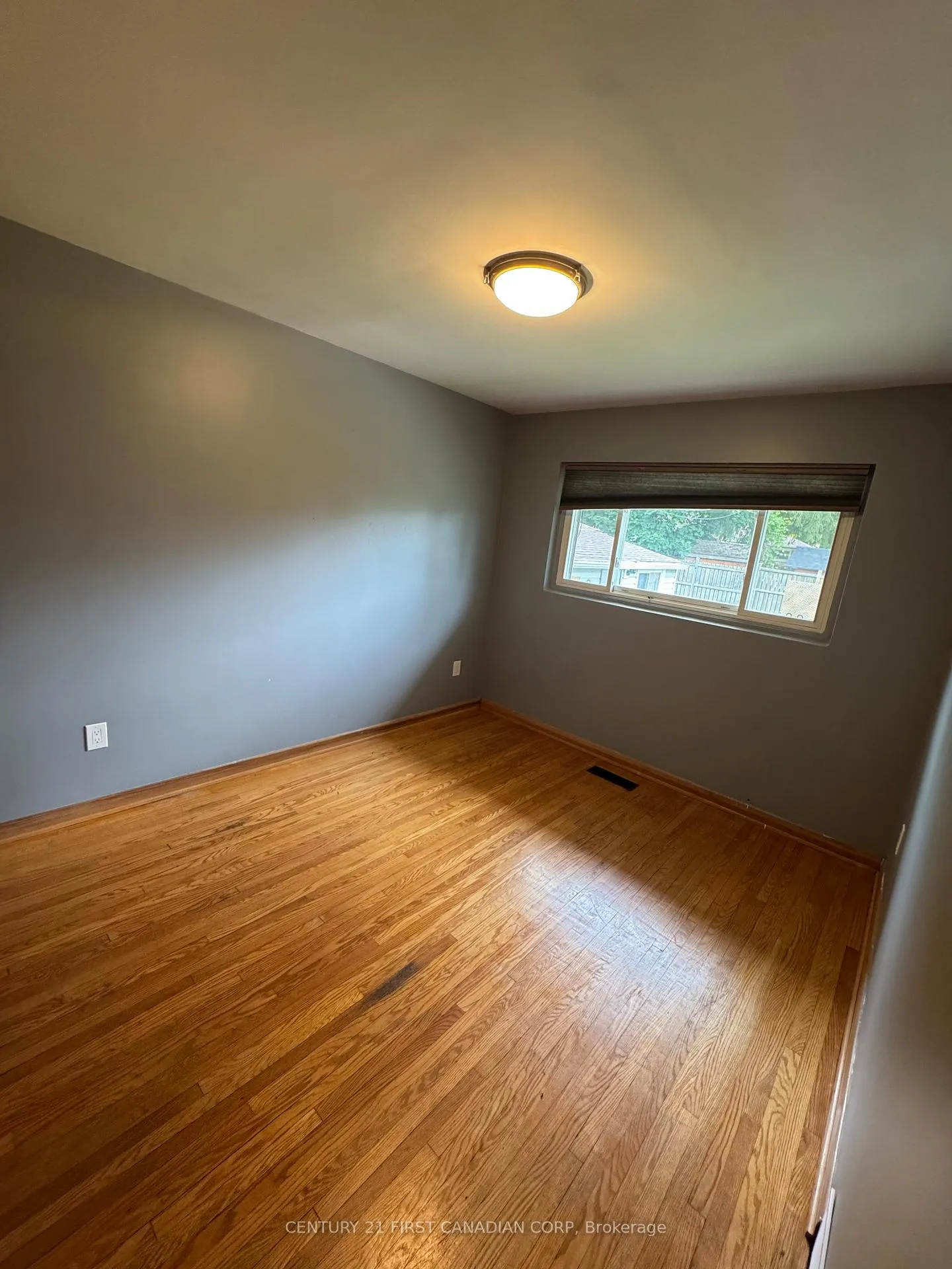 Photo 7 of 100 Susan Avenue, London, East D — HOMEH