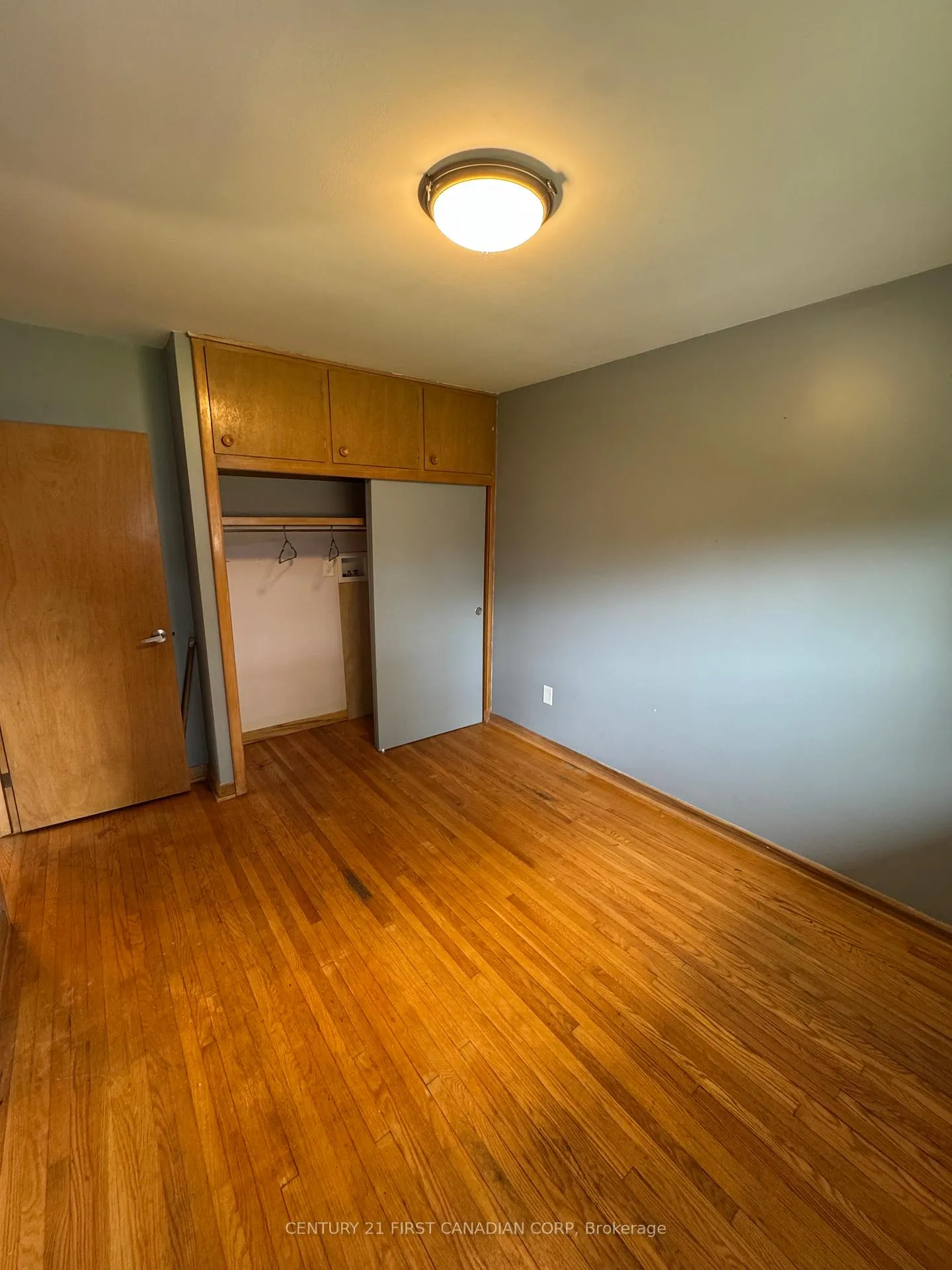 Photo 8 of 100 Susan Avenue, London, East D — HOMEH