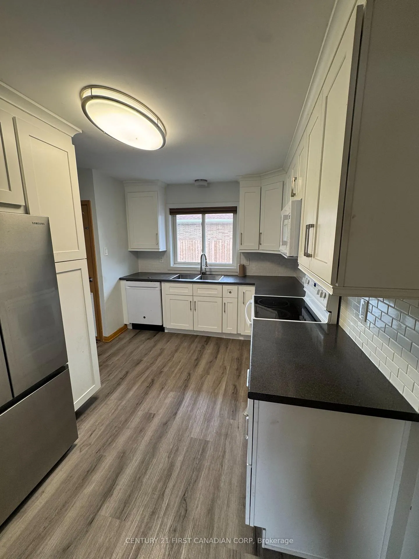 Photo 9 of 100 Susan Avenue, London, East D — HOMEH