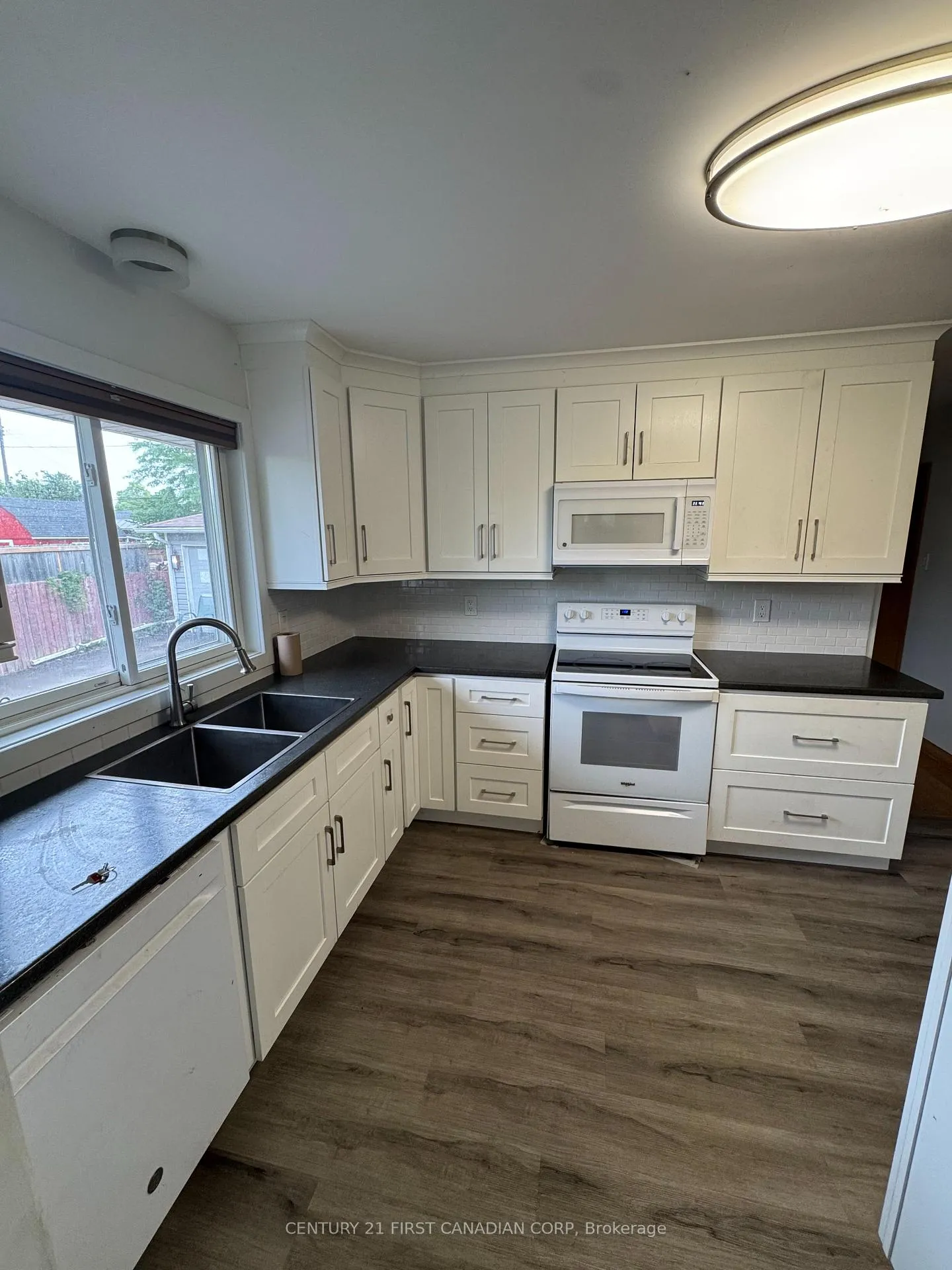 Photo 10 of 100 Susan Avenue, London, East D — HOMEH