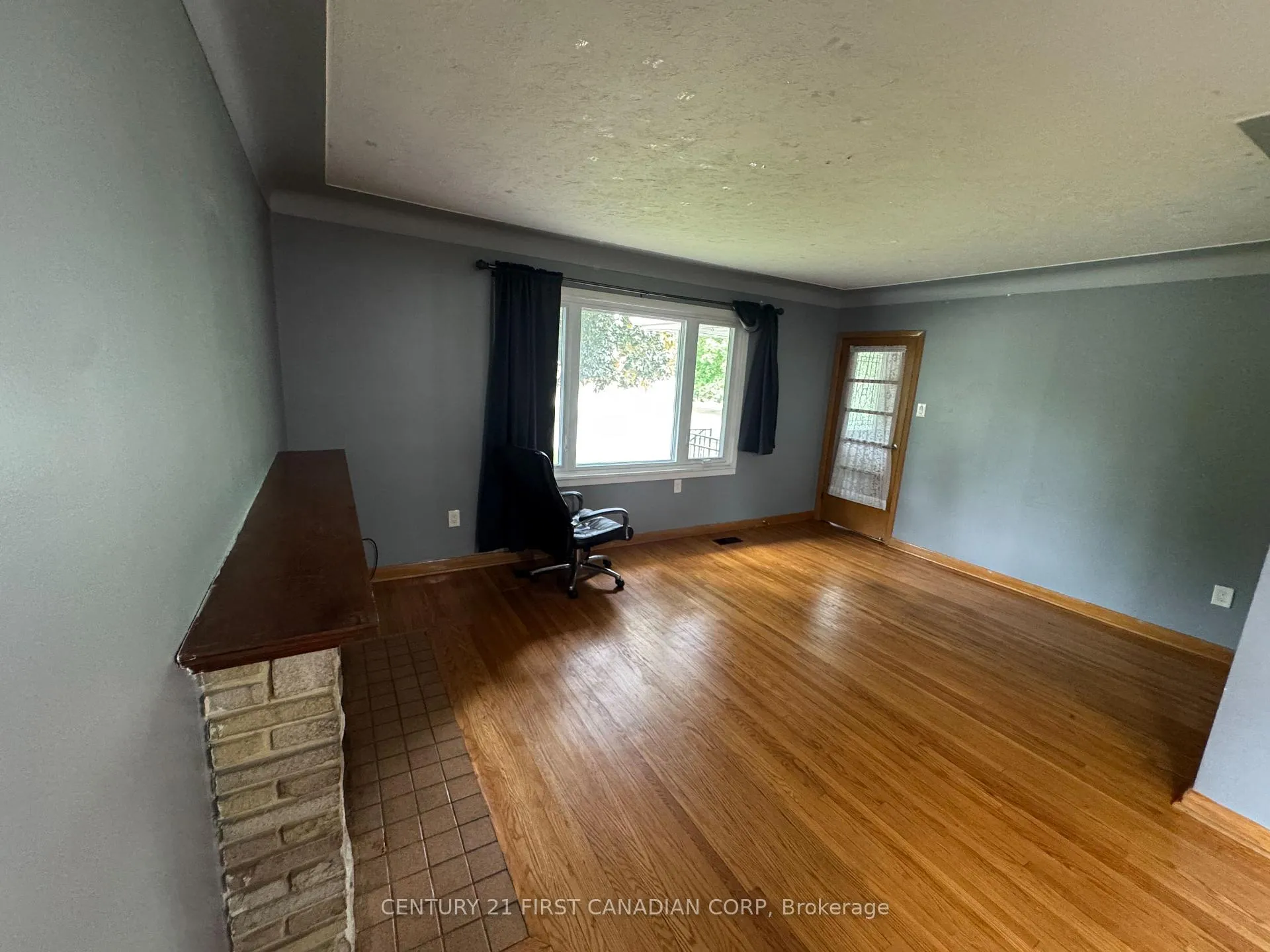 Photo 12 of 100 Susan Avenue, London, East D — HOMEH