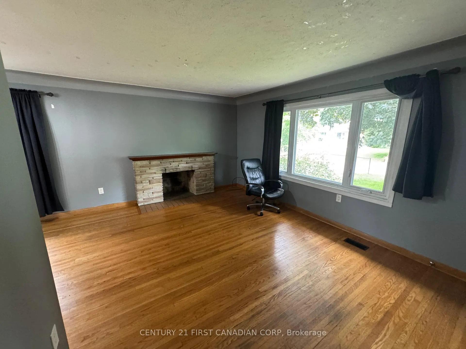 Photo 13 of 100 Susan Avenue, London, East D — HOMEH