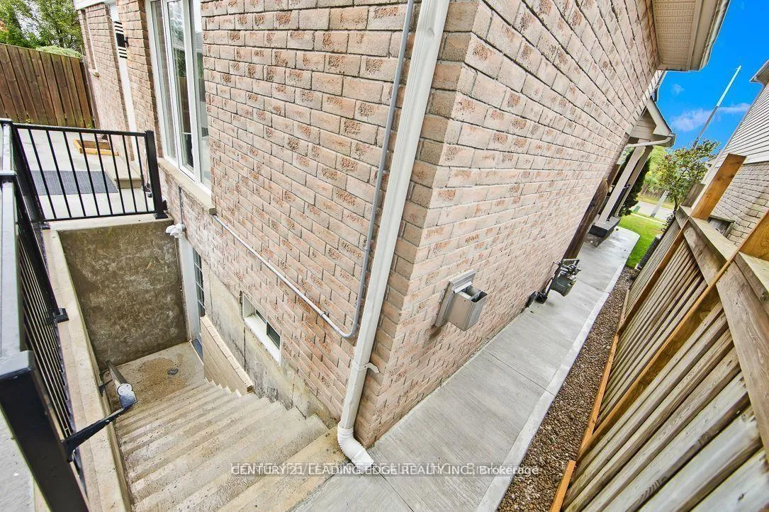 Photo 9 of Unit Basement, 89 Eric Clarke Drive, Whitby, Rolling Acres — HOMEH