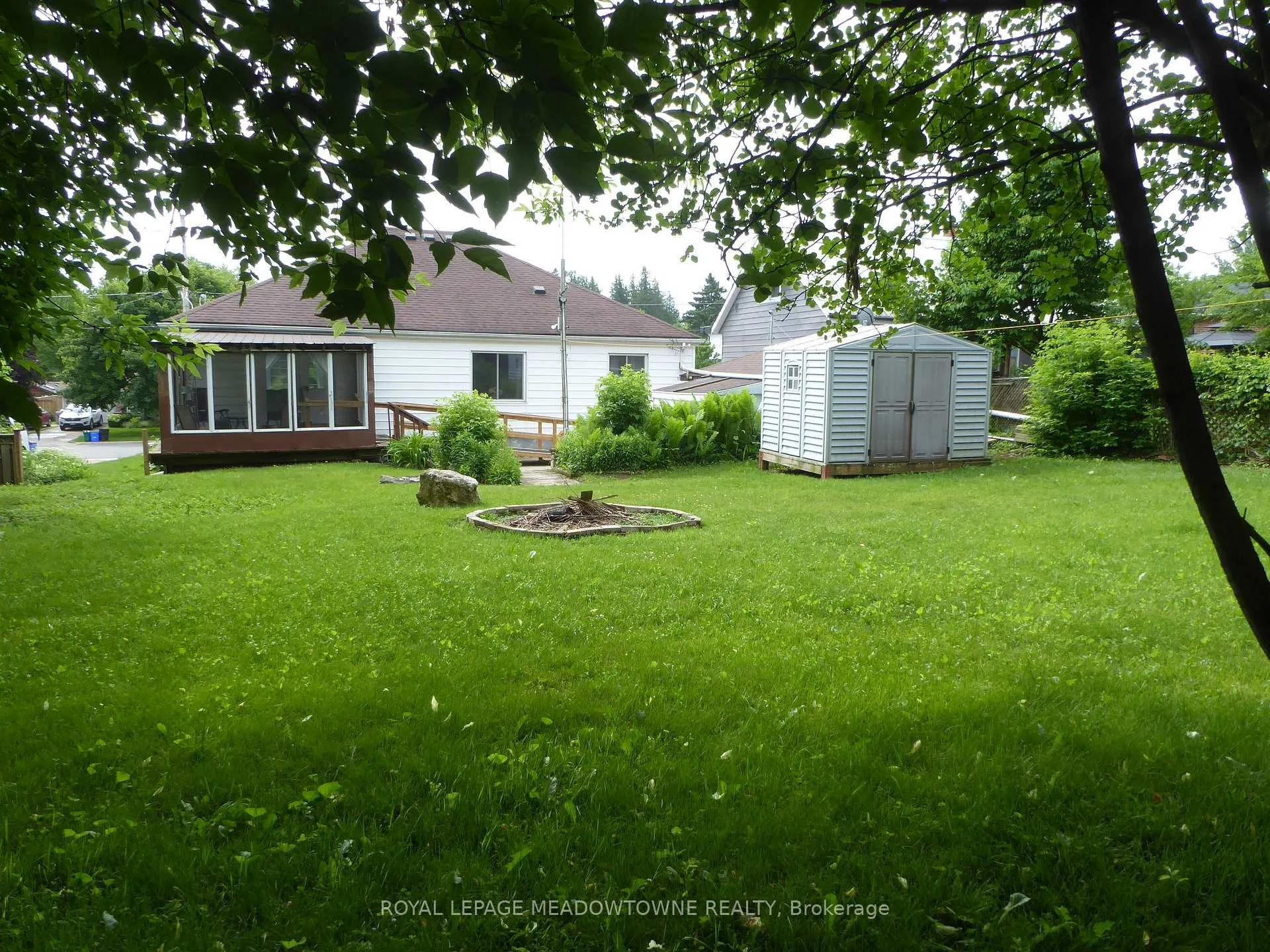 Photo 2 of 43 Cobblehill Road, Halton Hills, Acton — HOMEH