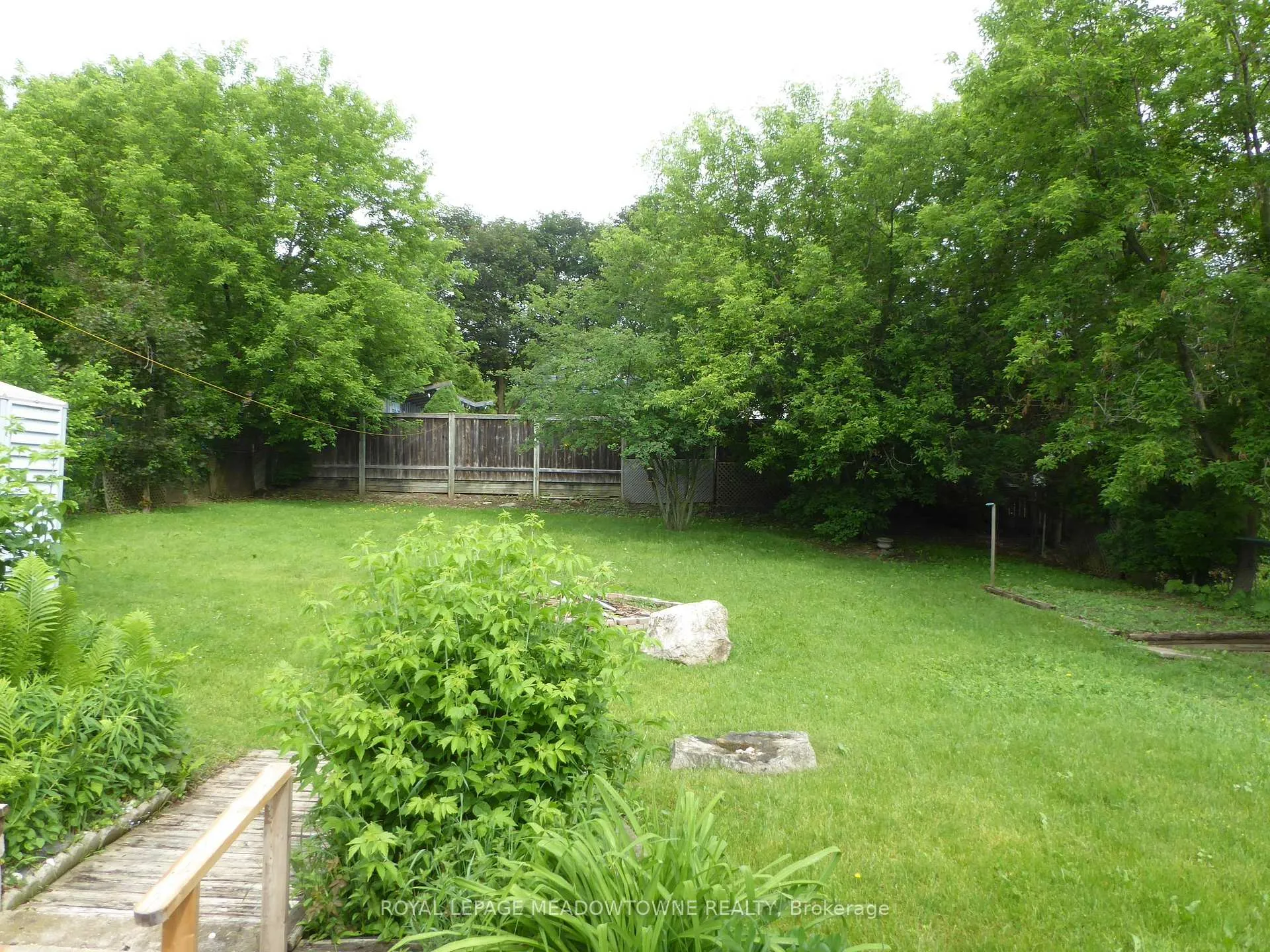 Photo 3 of 43 Cobblehill Road, Halton Hills, Acton — HOMEH