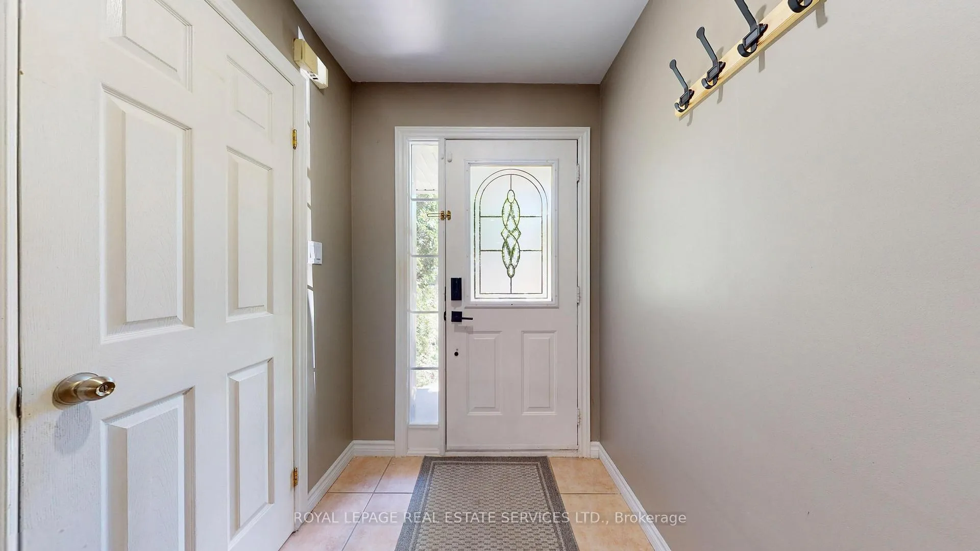 Photo 4 of 65 Morwick Drive, Hamilton, Ancaster — HOMEH