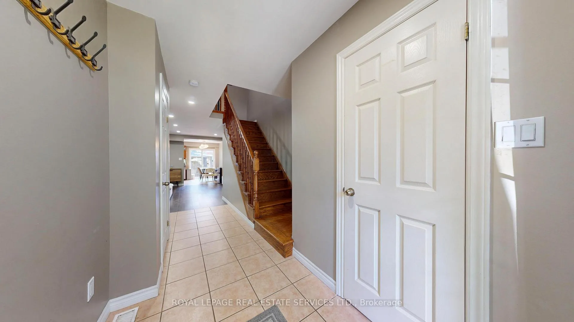 Photo 5 of 65 Morwick Drive, Hamilton, Ancaster — HOMEH