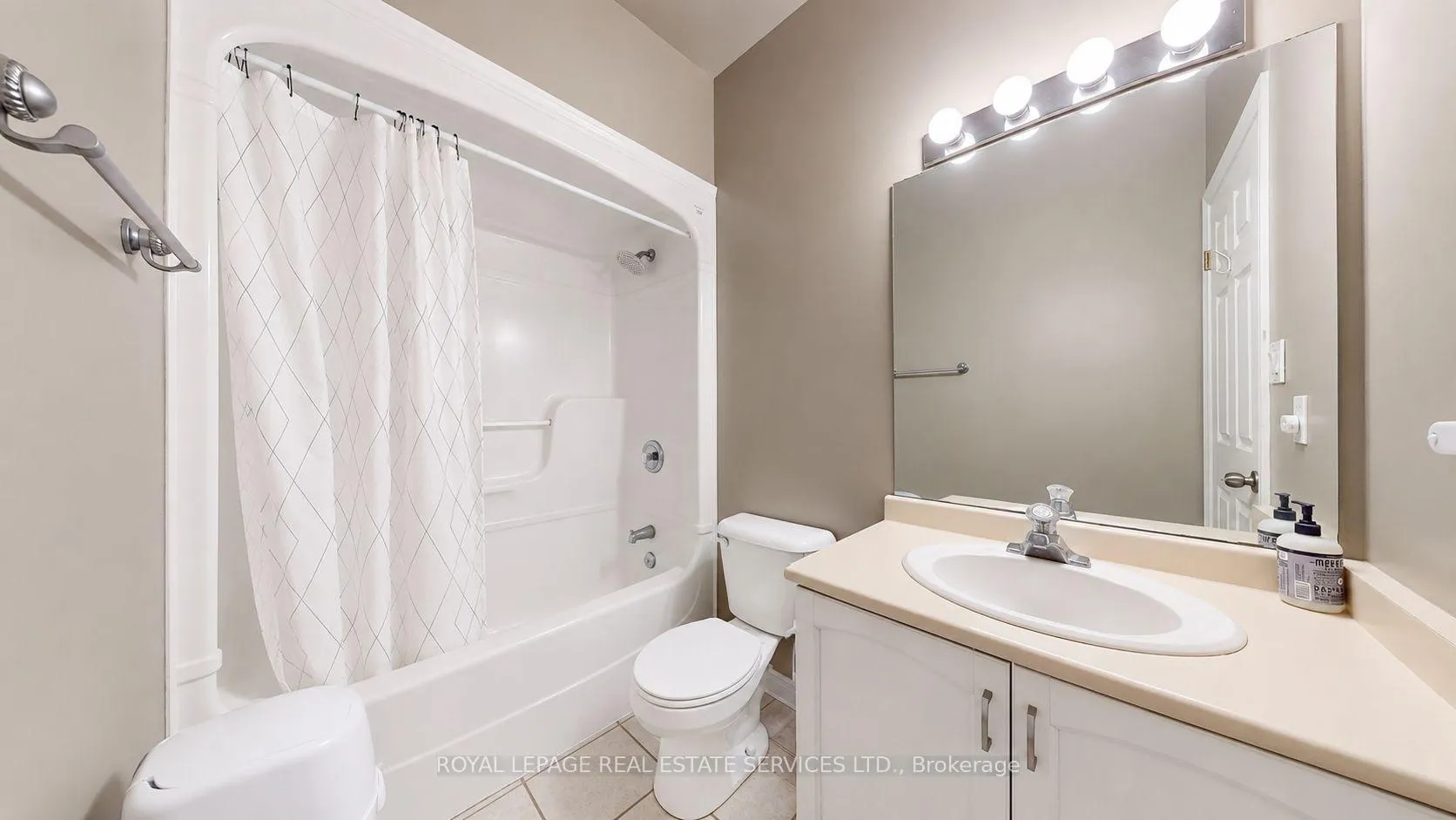 Photo 20 of 65 Morwick Drive, Hamilton, Ancaster — HOMEH