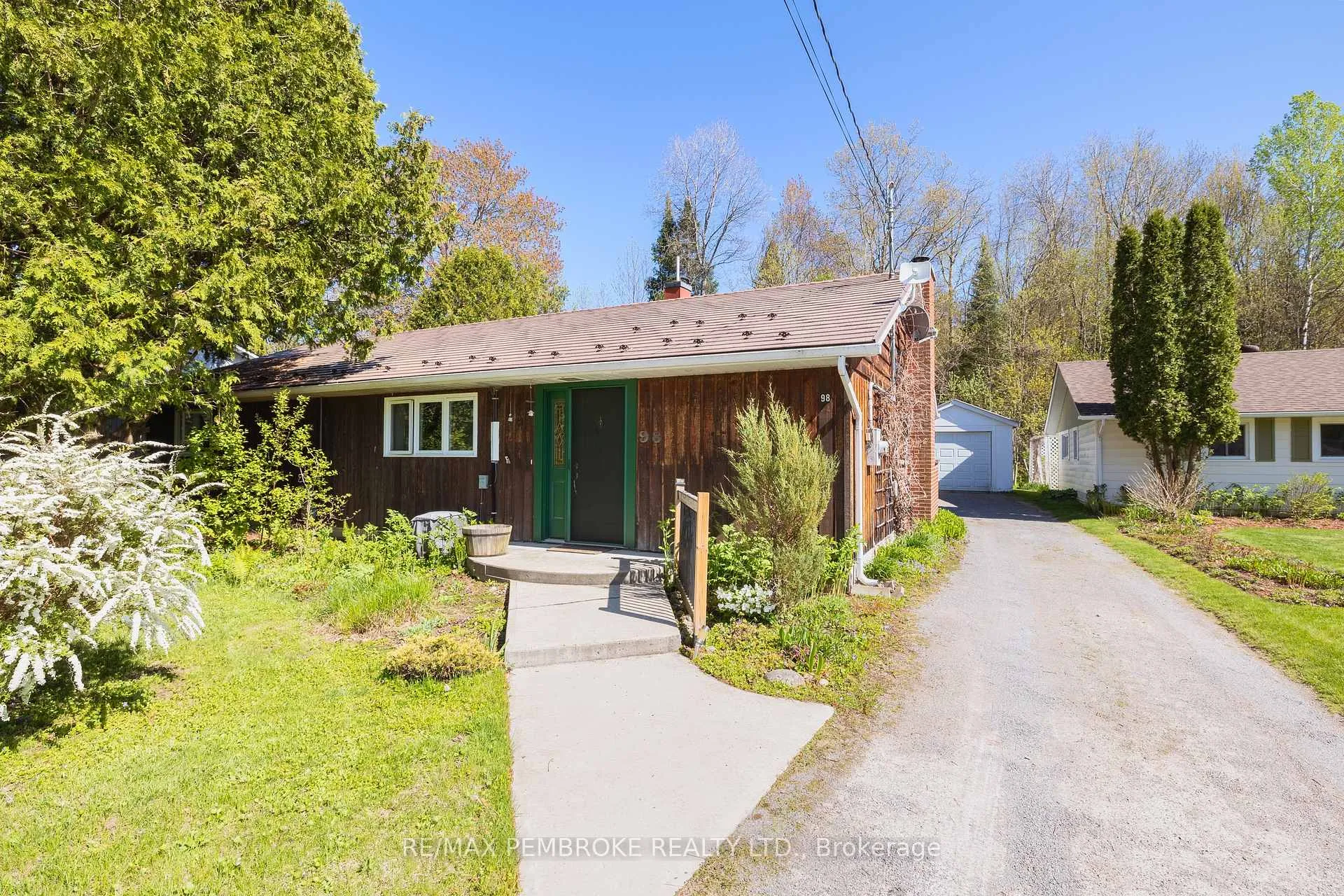 Photo 2 of 98 Glendale Avenue, Deep River, Deep River — HOMEH