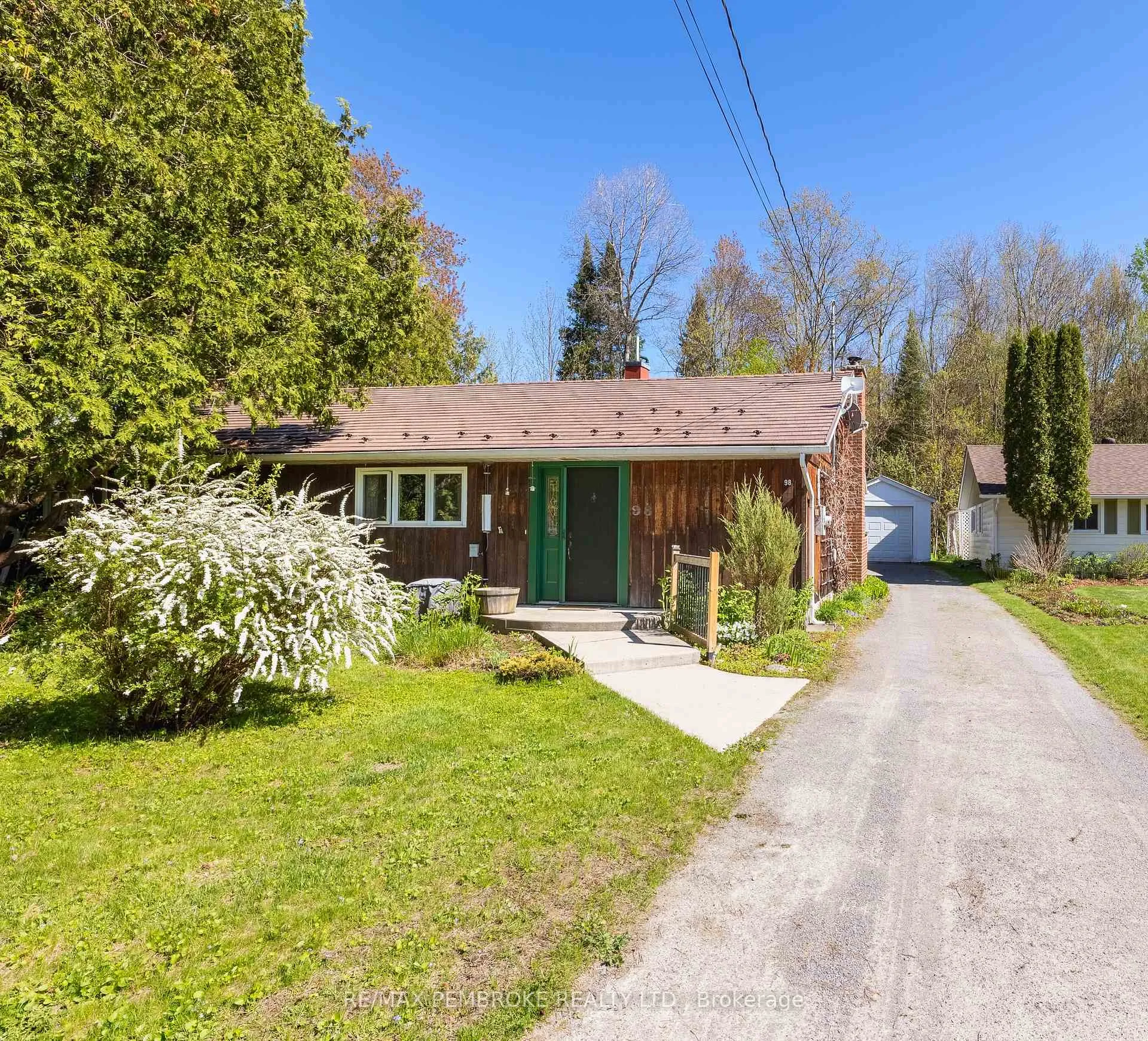 Photo 3 of 98 Glendale Avenue, Deep River, Deep River — HOMEH