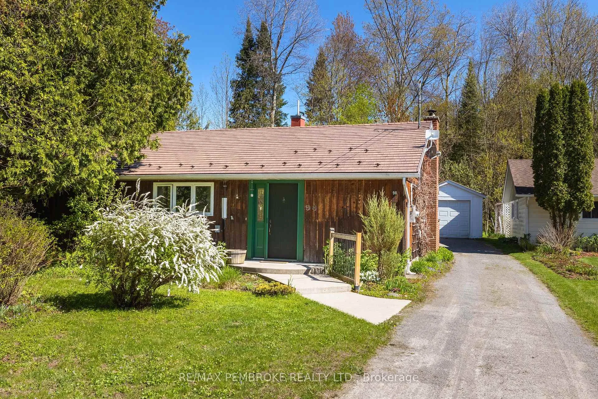 Photo 4 of 98 Glendale Avenue, Deep River, Deep River — HOMEH