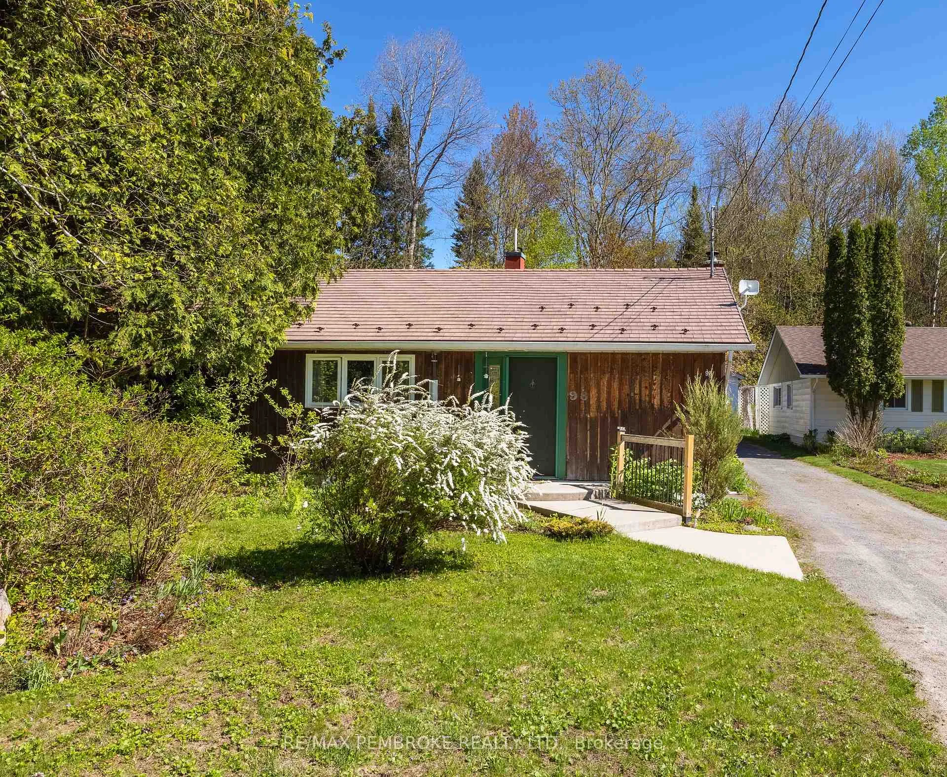 Photo 6 of 98 Glendale Avenue, Deep River, Deep River — HOMEH