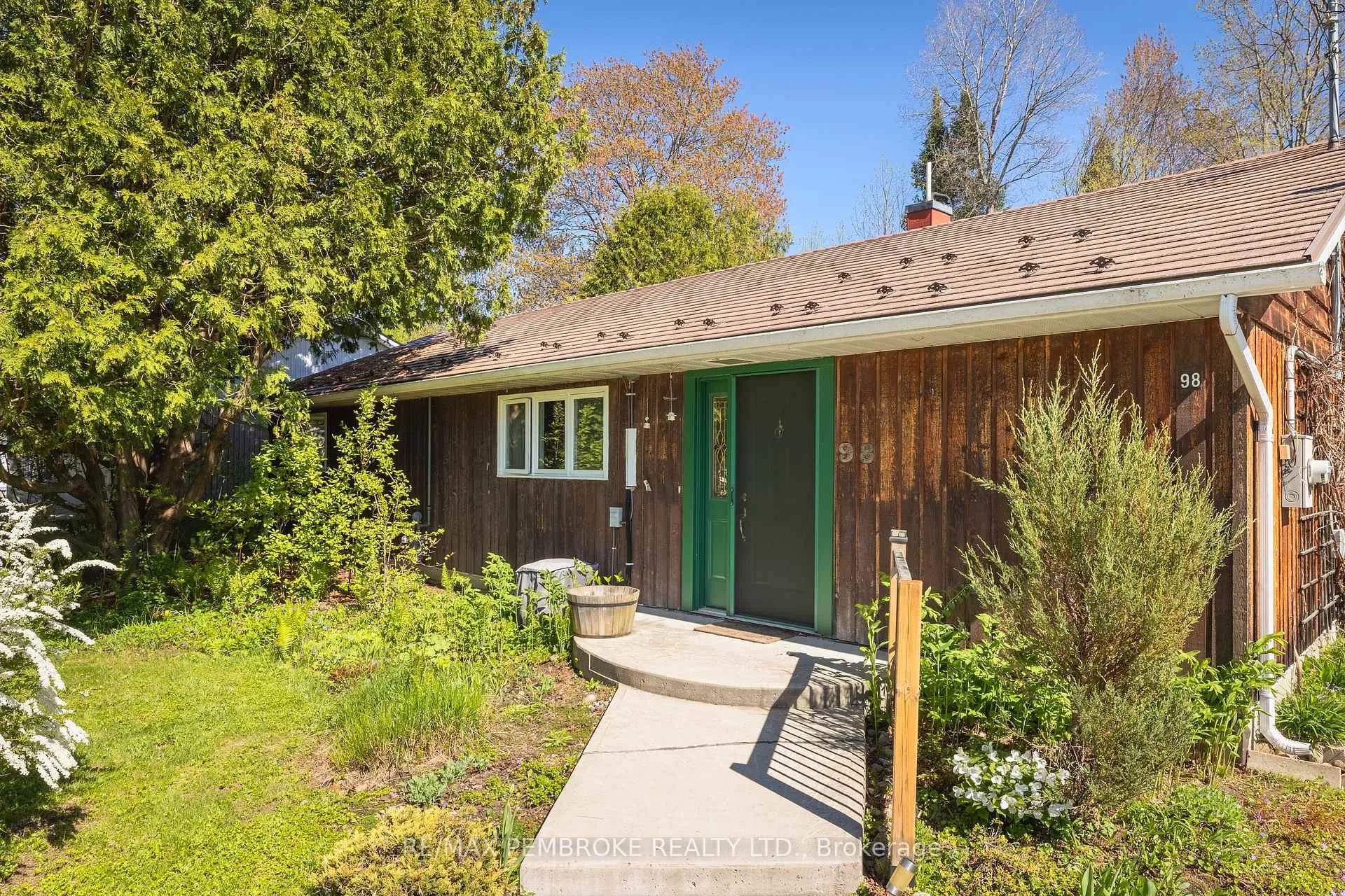 Photo 7 of 98 Glendale Avenue, Deep River, Deep River — HOMEH