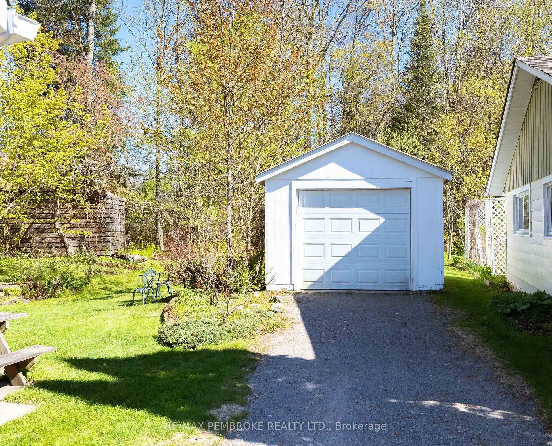 Photo 8 of 98 Glendale Avenue, Deep River, Deep River — HOMEH