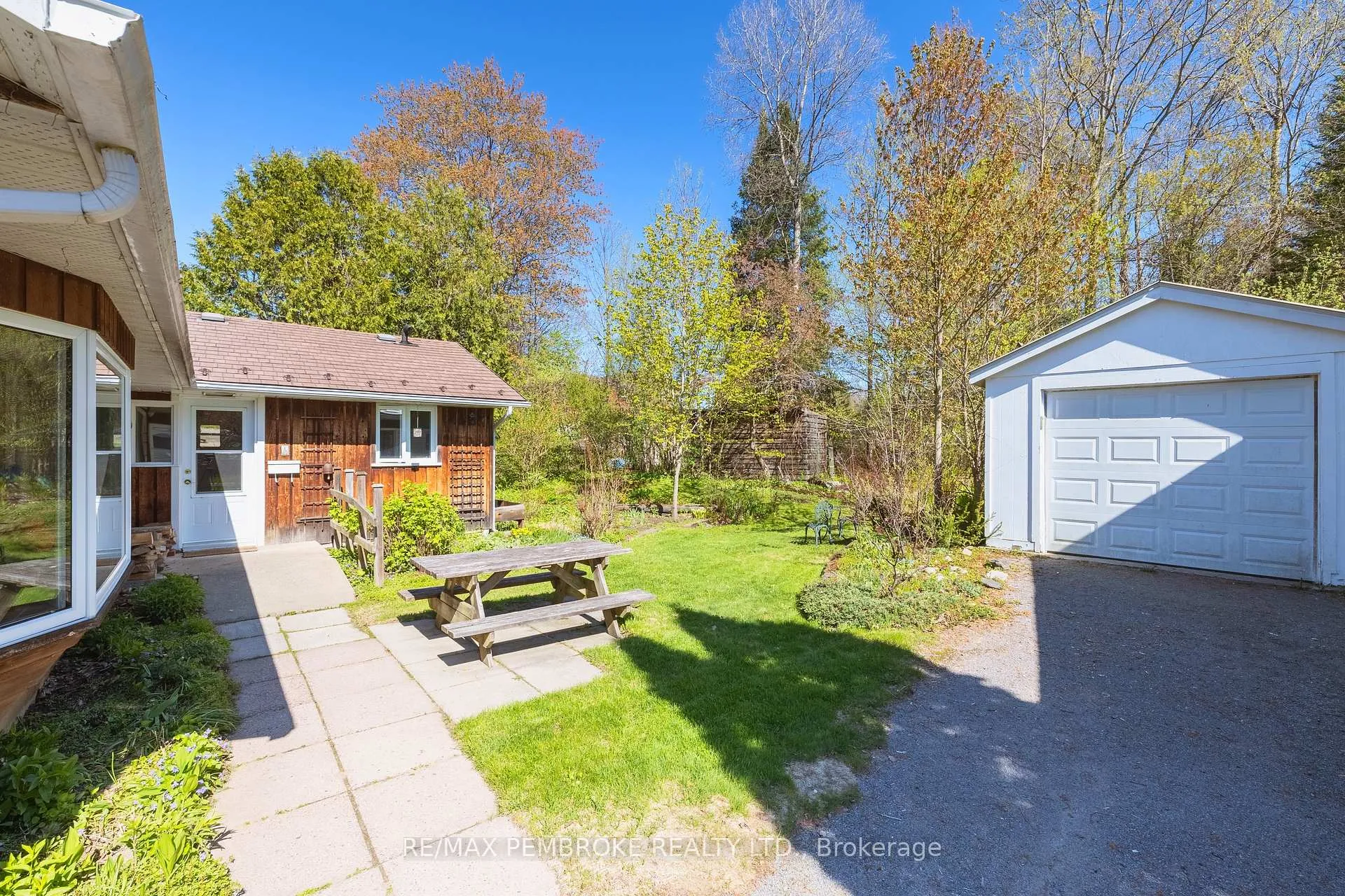 Photo 9 of 98 Glendale Avenue, Deep River, Deep River — HOMEH