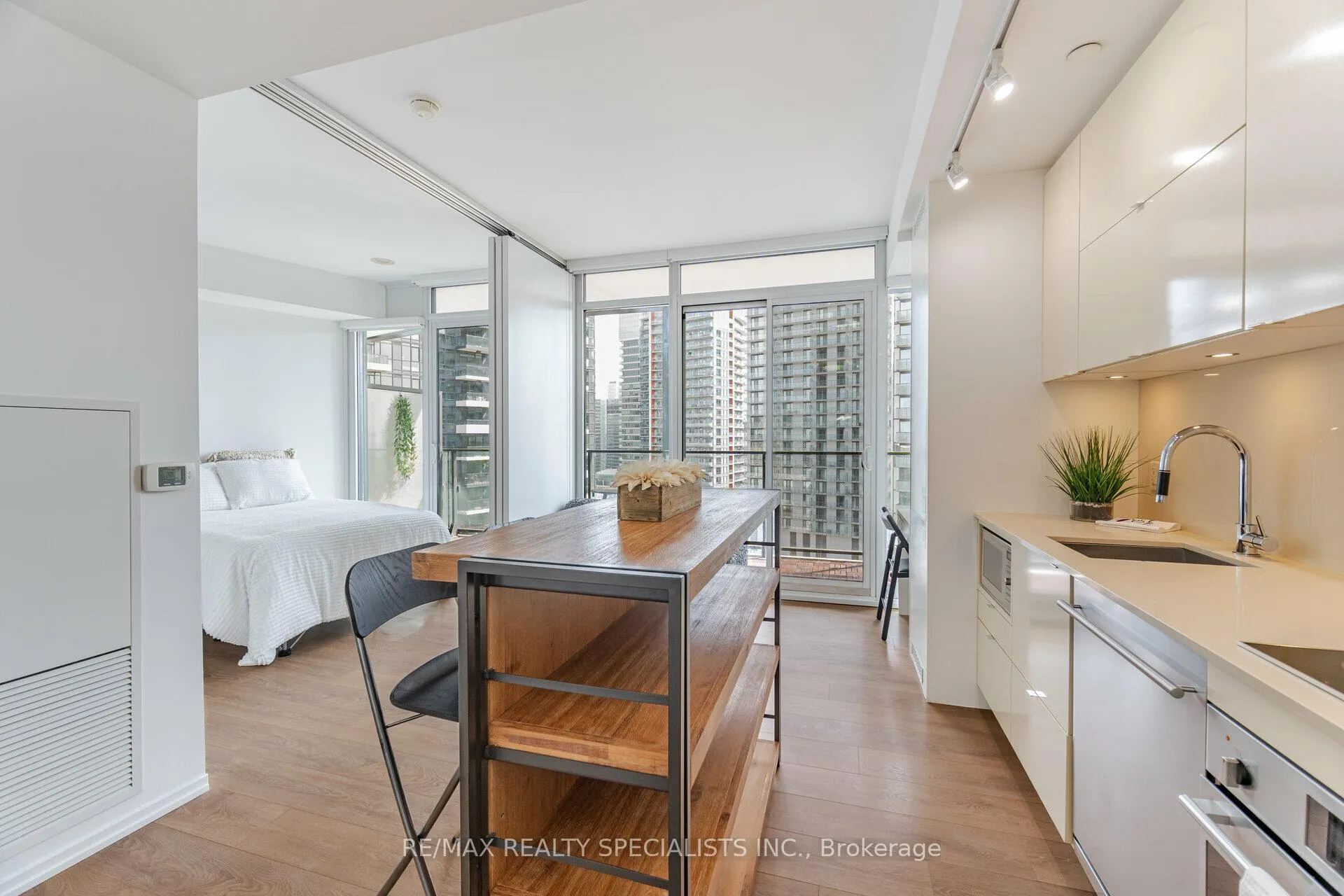 Front of Unit 3012, 125 Peter Street