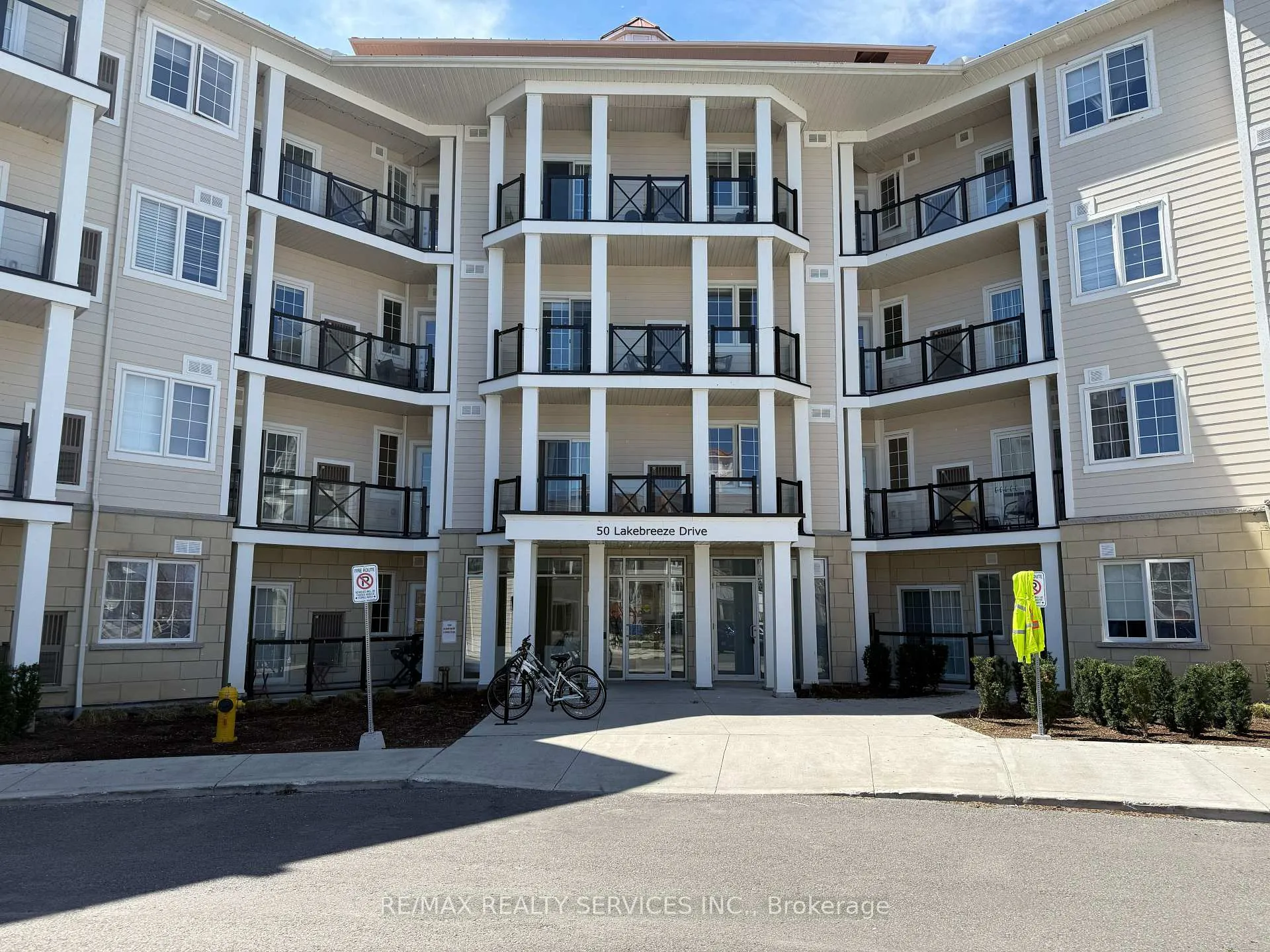 Photo 1 of Unit 229, 50 Lakebreeze Drive, Clarington, Newcastle — HOMEH