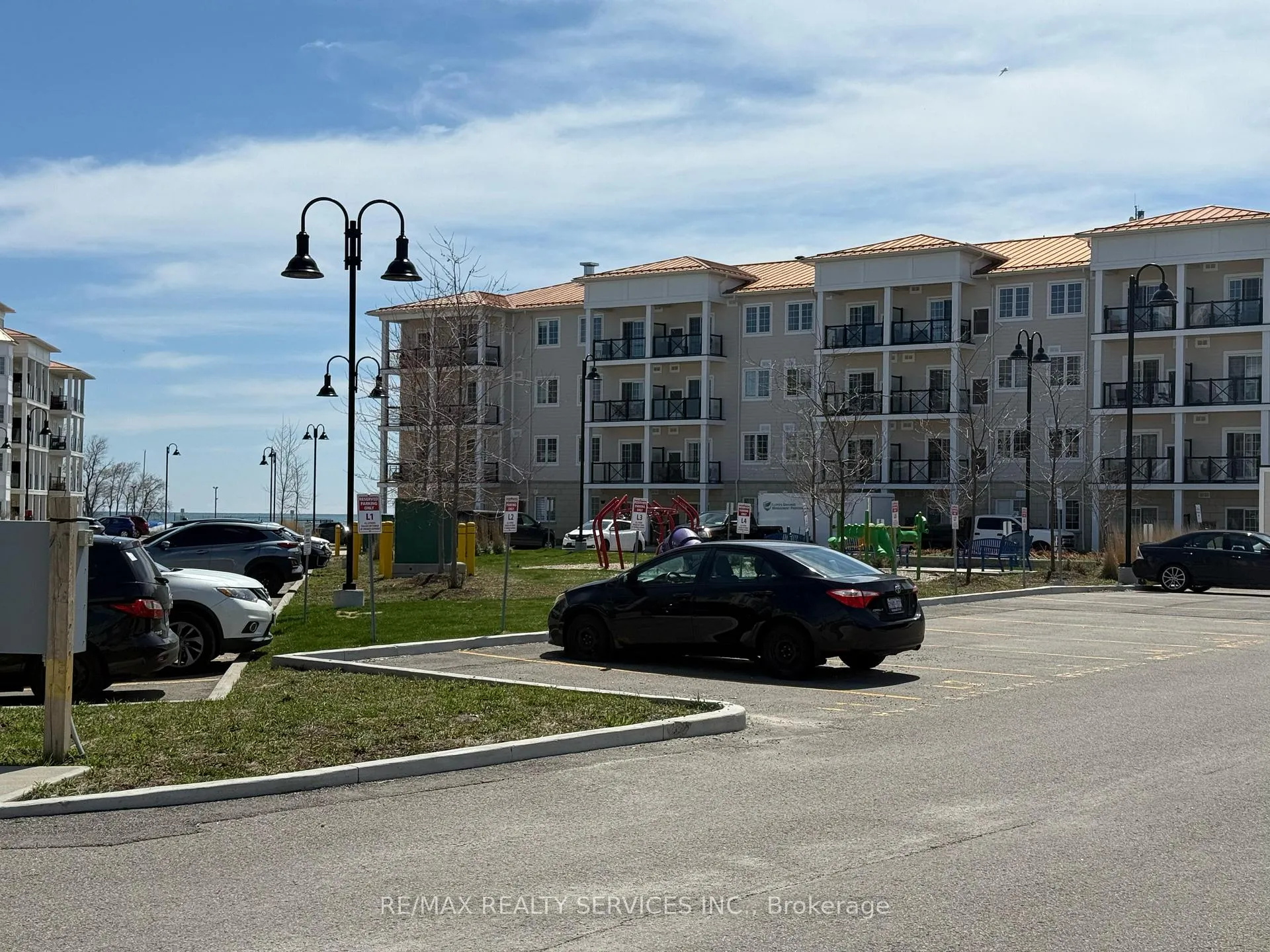 Photo 2 of Unit 229, 50 Lakebreeze Drive, Clarington, Newcastle — HOMEH