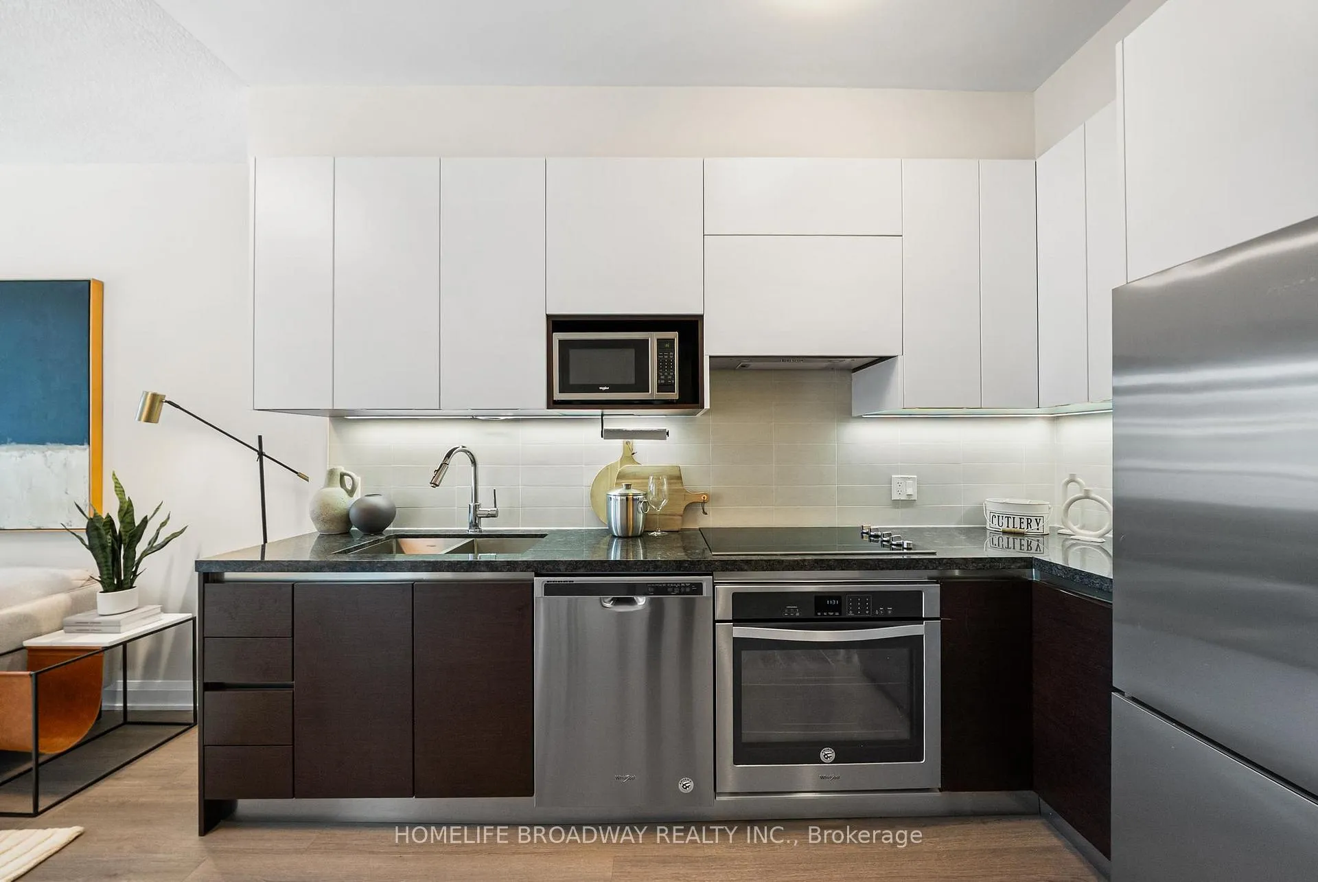 Photo 3 of Unit 302, 15 Water Walk Drive, Markham, Unionville — HOMEH