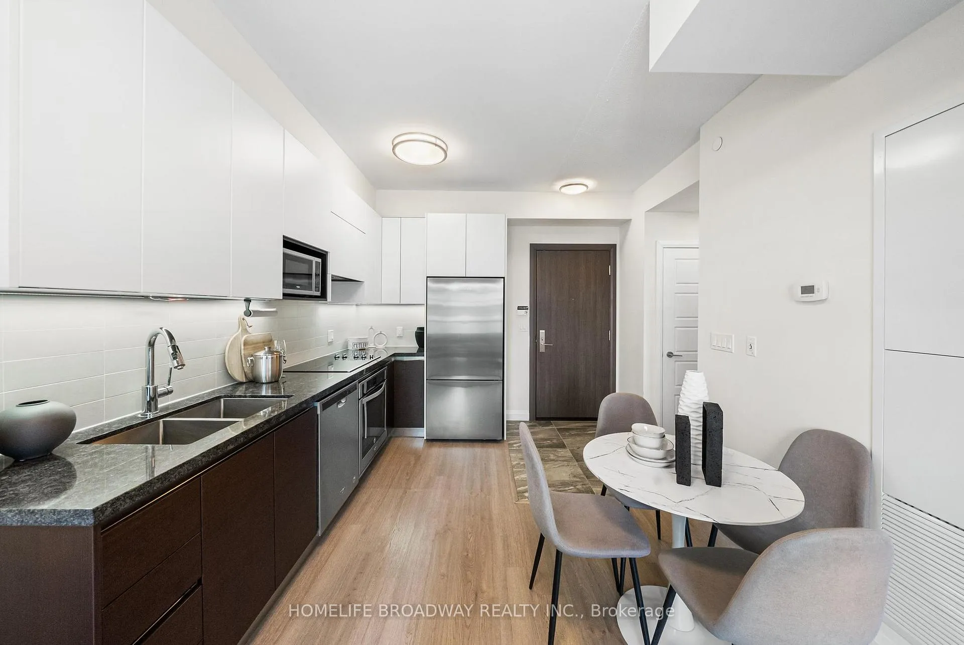 Photo 10 of Unit 302, 15 Water Walk Drive, Markham, Unionville — HOMEH