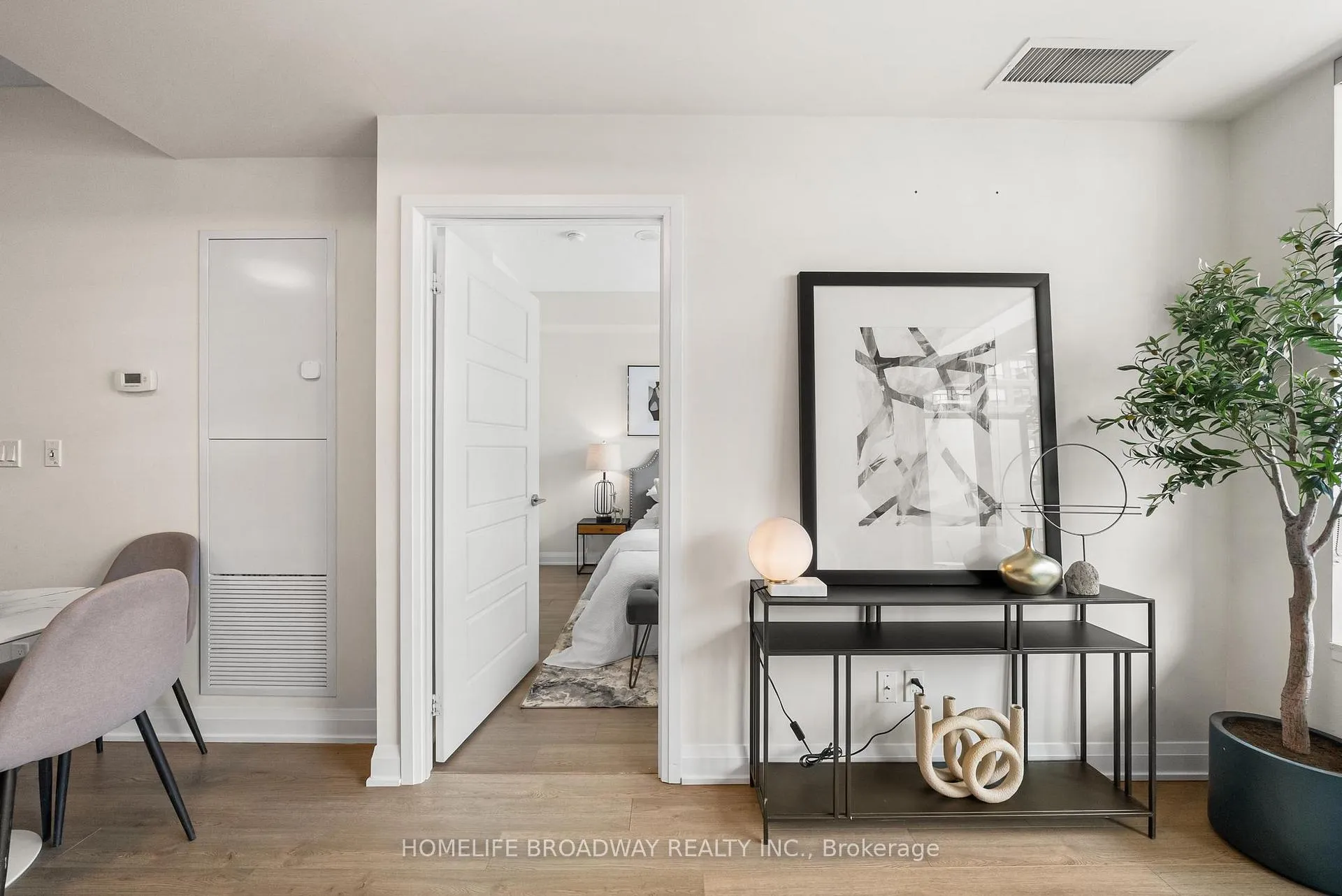Photo 12 of Unit 302, 15 Water Walk Drive, Markham, Unionville — HOMEH