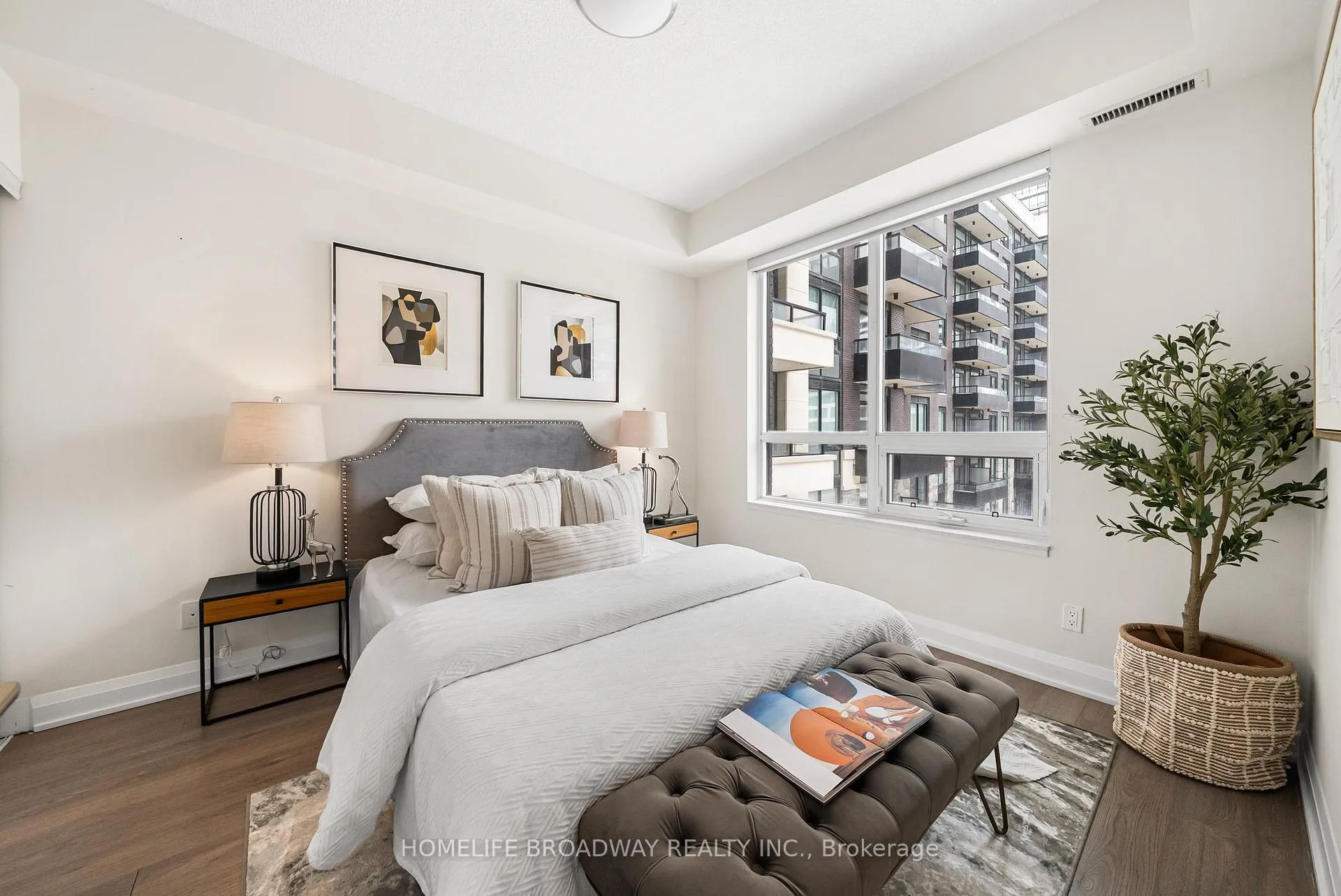 Photo 13 of Unit 302, 15 Water Walk Drive, Markham, Unionville — HOMEH