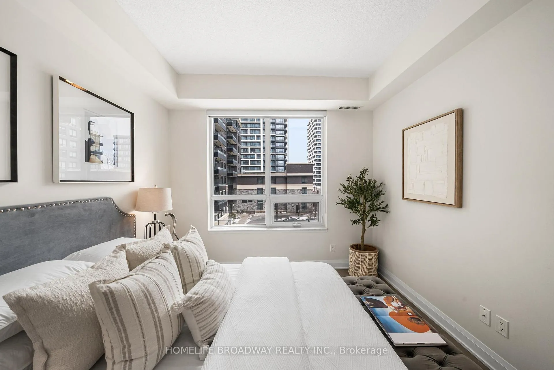 Photo 14 of Unit 302, 15 Water Walk Drive, Markham, Unionville — HOMEH