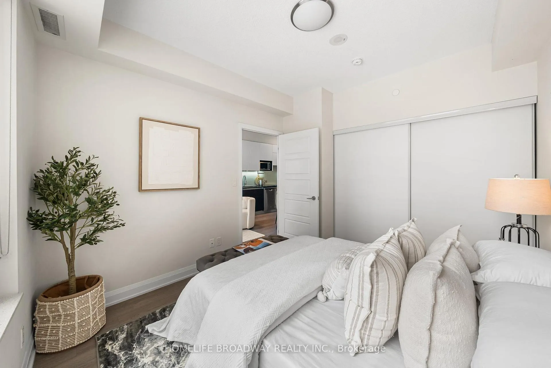 Photo 15 of Unit 302, 15 Water Walk Drive, Markham, Unionville — HOMEH