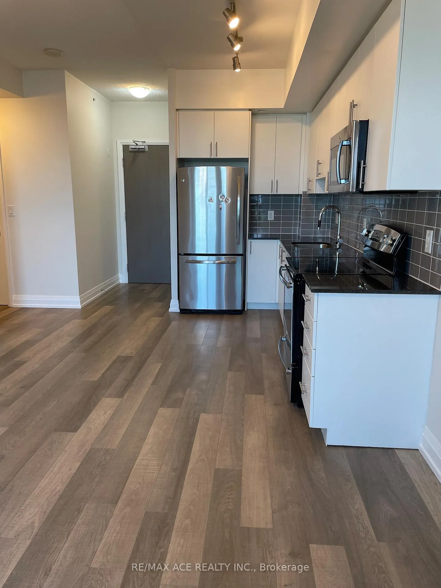 Photo 4 of Unit 508, 7167 Yonge Street, Markham, Grandview — HOMEH