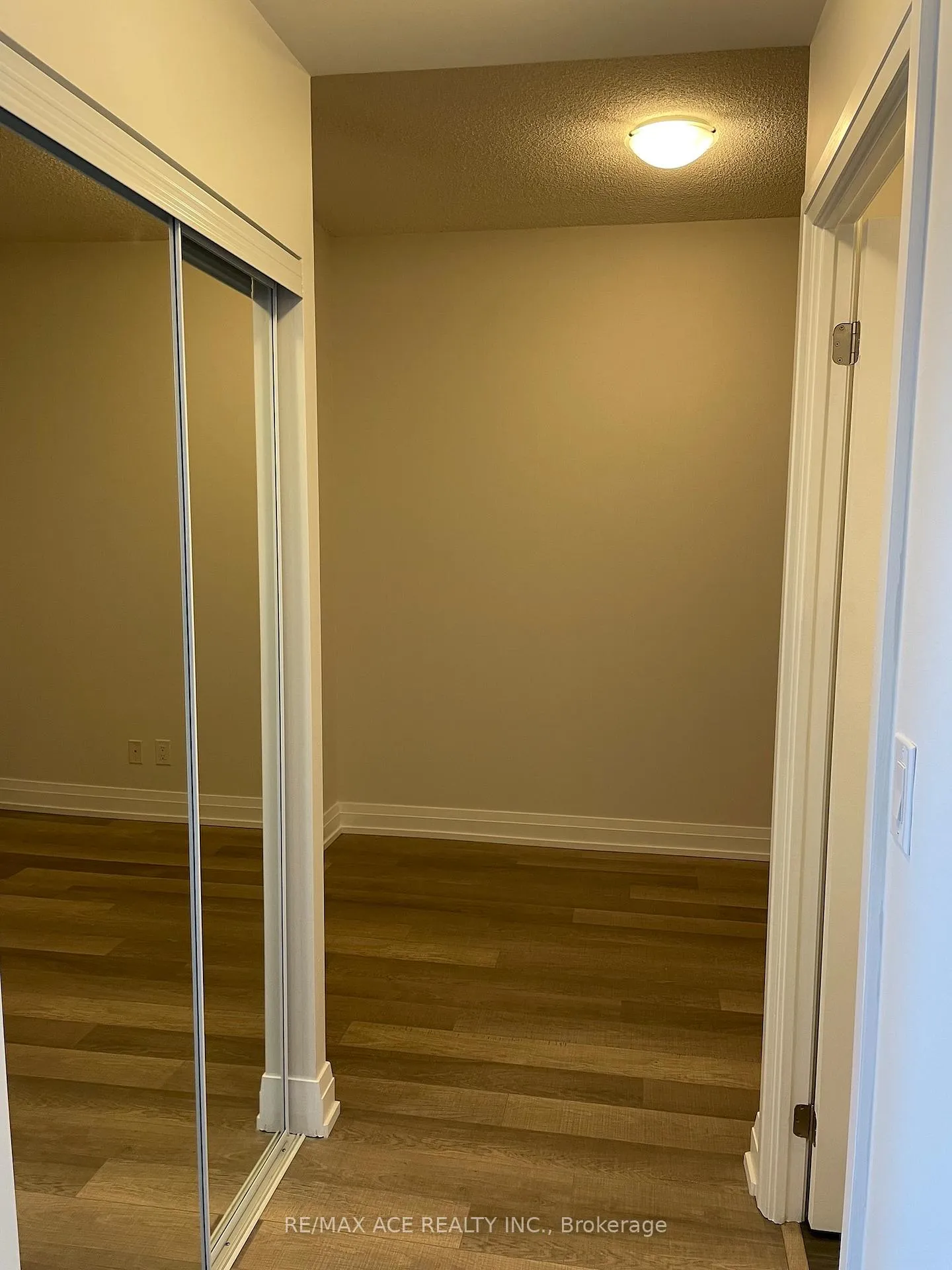 Photo 6 of Unit 508, 7167 Yonge Street, Markham, Grandview — HOMEH