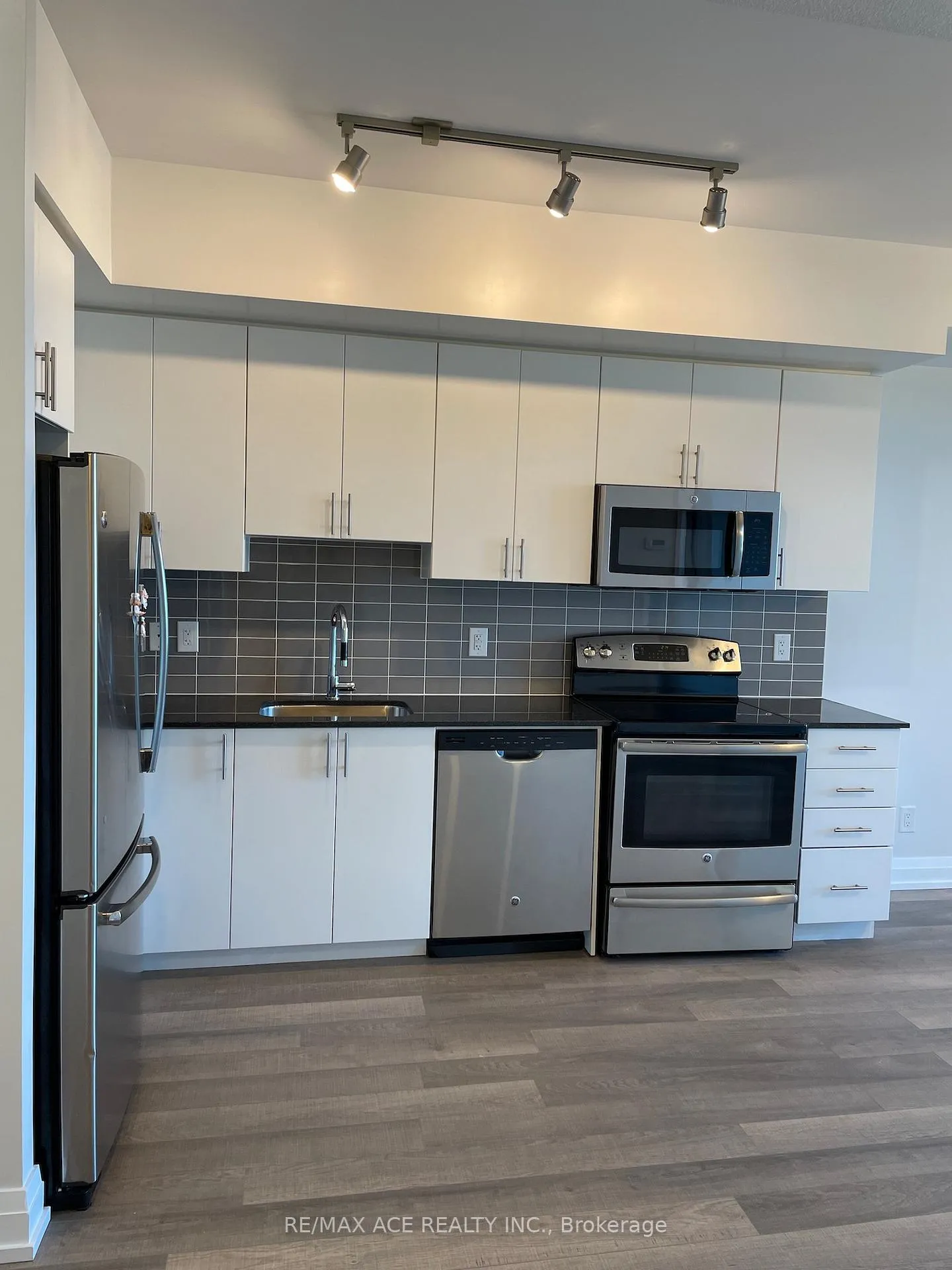 Photo 8 of Unit 508, 7167 Yonge Street, Markham, Grandview — HOMEH