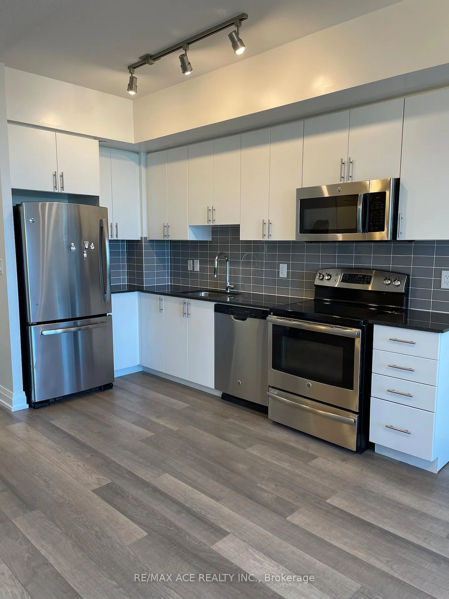 Photo 9 of Unit 508, 7167 Yonge Street, Markham, Grandview — HOMEH