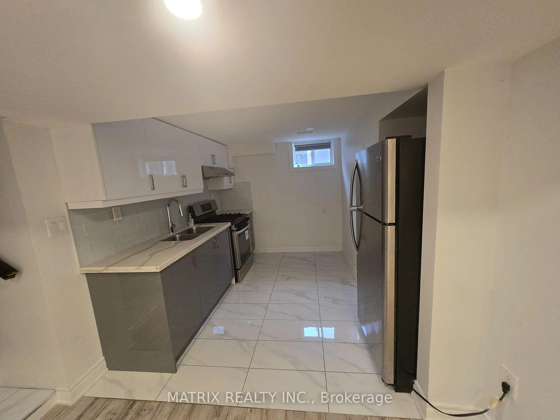 Photo 3 of 20 Arkona Drive, Scarborough, Tam O'Shanter-Sullivan — HOMEH