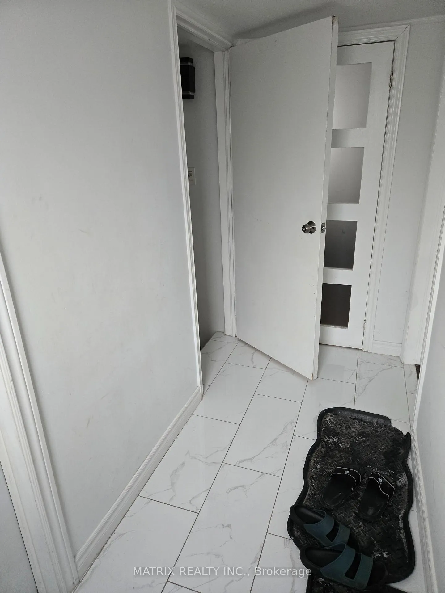 Photo 7 of 20 Arkona Drive, Scarborough, Tam O'Shanter-Sullivan — HOMEH