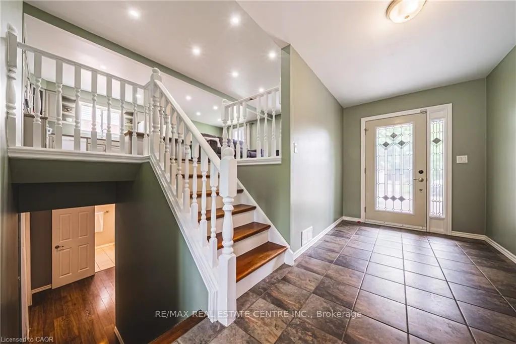 Photo 2 of 27 Ludlow Crescent, Brantford, Lynden Hills — HOMEH