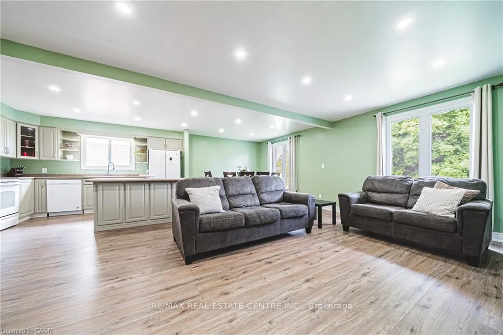 Photo 4 of 27 Ludlow Crescent, Brantford, Lynden Hills — HOMEH