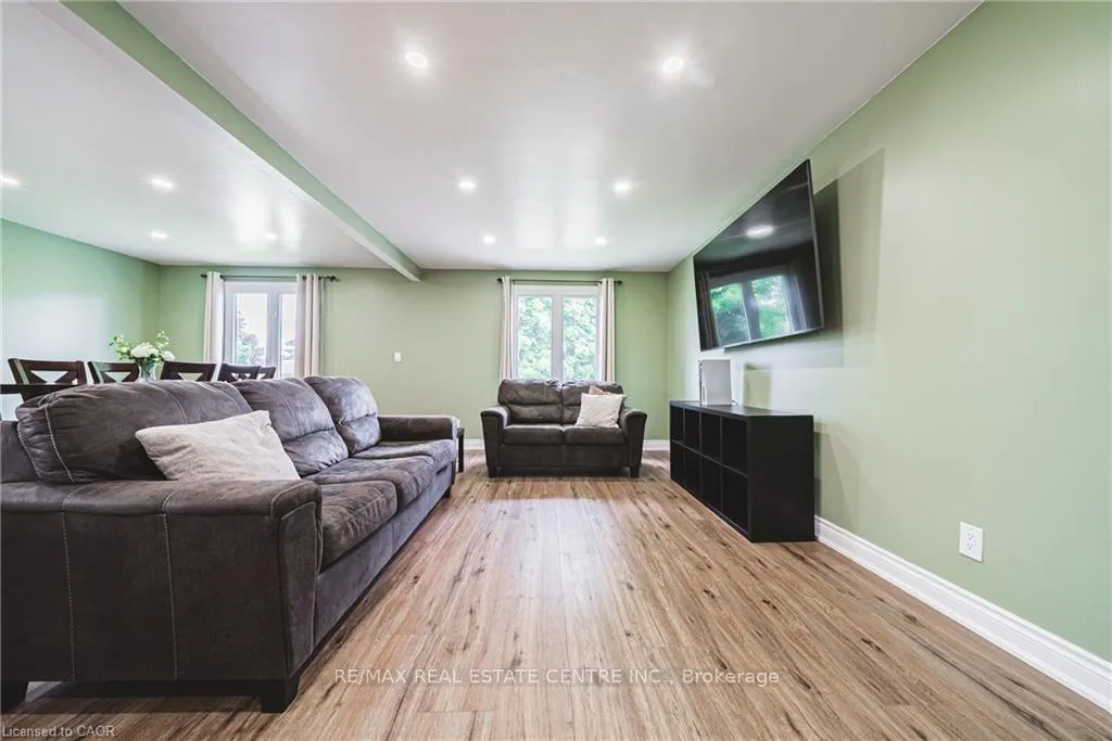 Photo 5 of 27 Ludlow Crescent, Brantford, Lynden Hills — HOMEH
