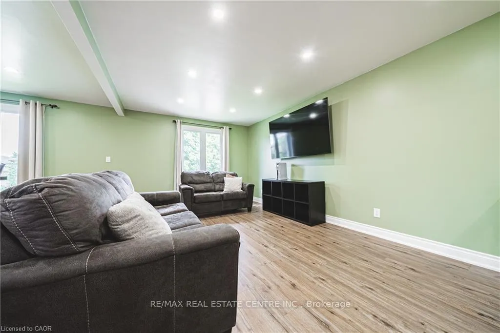 Photo 6 of 27 Ludlow Crescent, Brantford, Lynden Hills — HOMEH