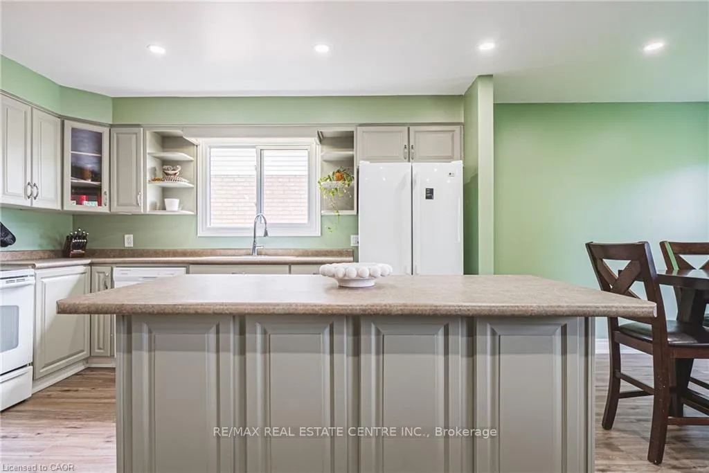 Photo 7 of 27 Ludlow Crescent, Brantford, Lynden Hills — HOMEH