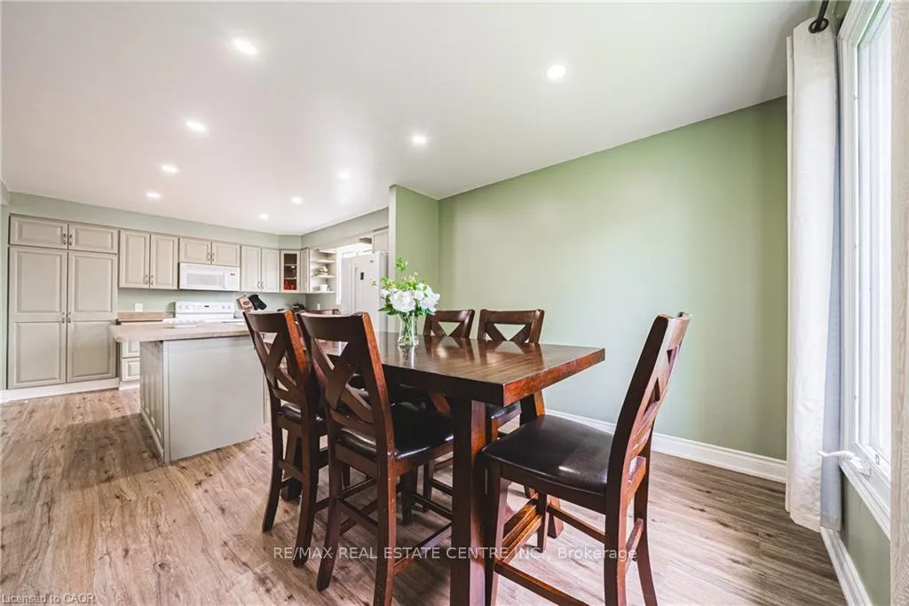 Photo 11 of 27 Ludlow Crescent, Brantford, Lynden Hills — HOMEH