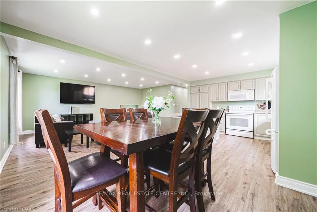 Photo 12 of 27 Ludlow Crescent, Brantford, Lynden Hills — HOMEH
