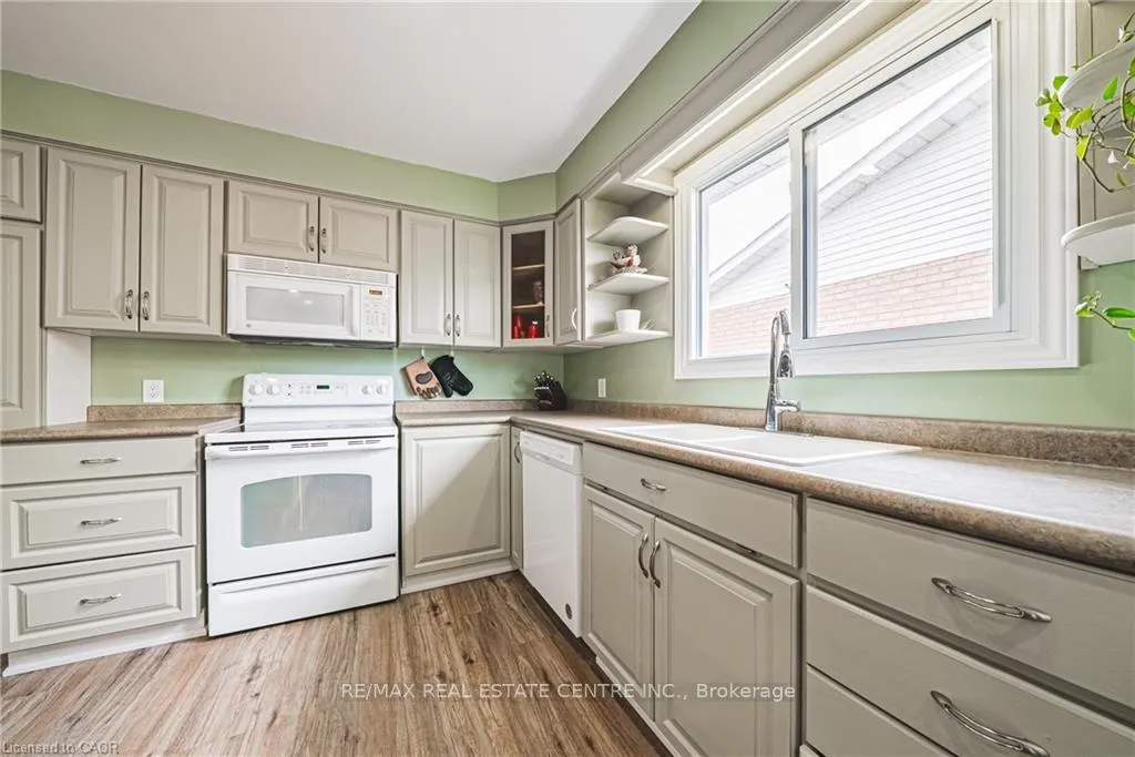 Photo 13 of 27 Ludlow Crescent, Brantford, Lynden Hills — HOMEH