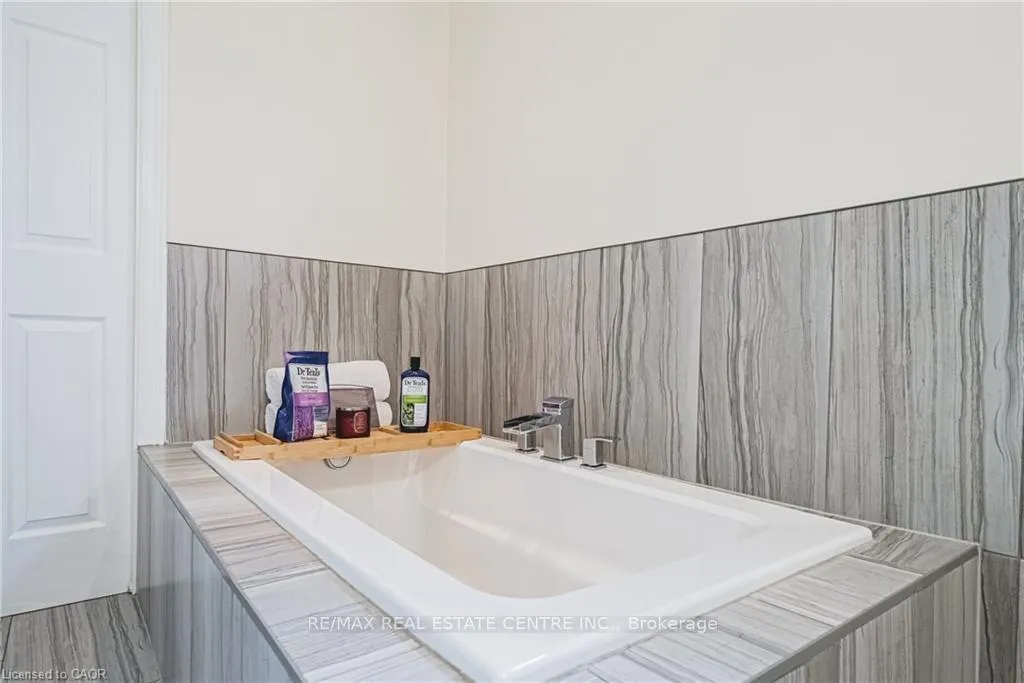 Photo 18 of 27 Ludlow Crescent, Brantford, Lynden Hills — HOMEH