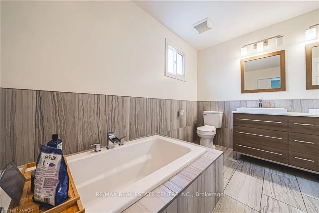 Photo 21 of 27 Ludlow Crescent, Brantford, Lynden Hills — HOMEH