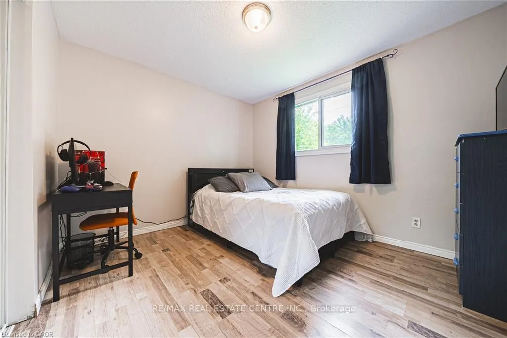 Photo 26 of 27 Ludlow Crescent, Brantford, Lynden Hills — HOMEH