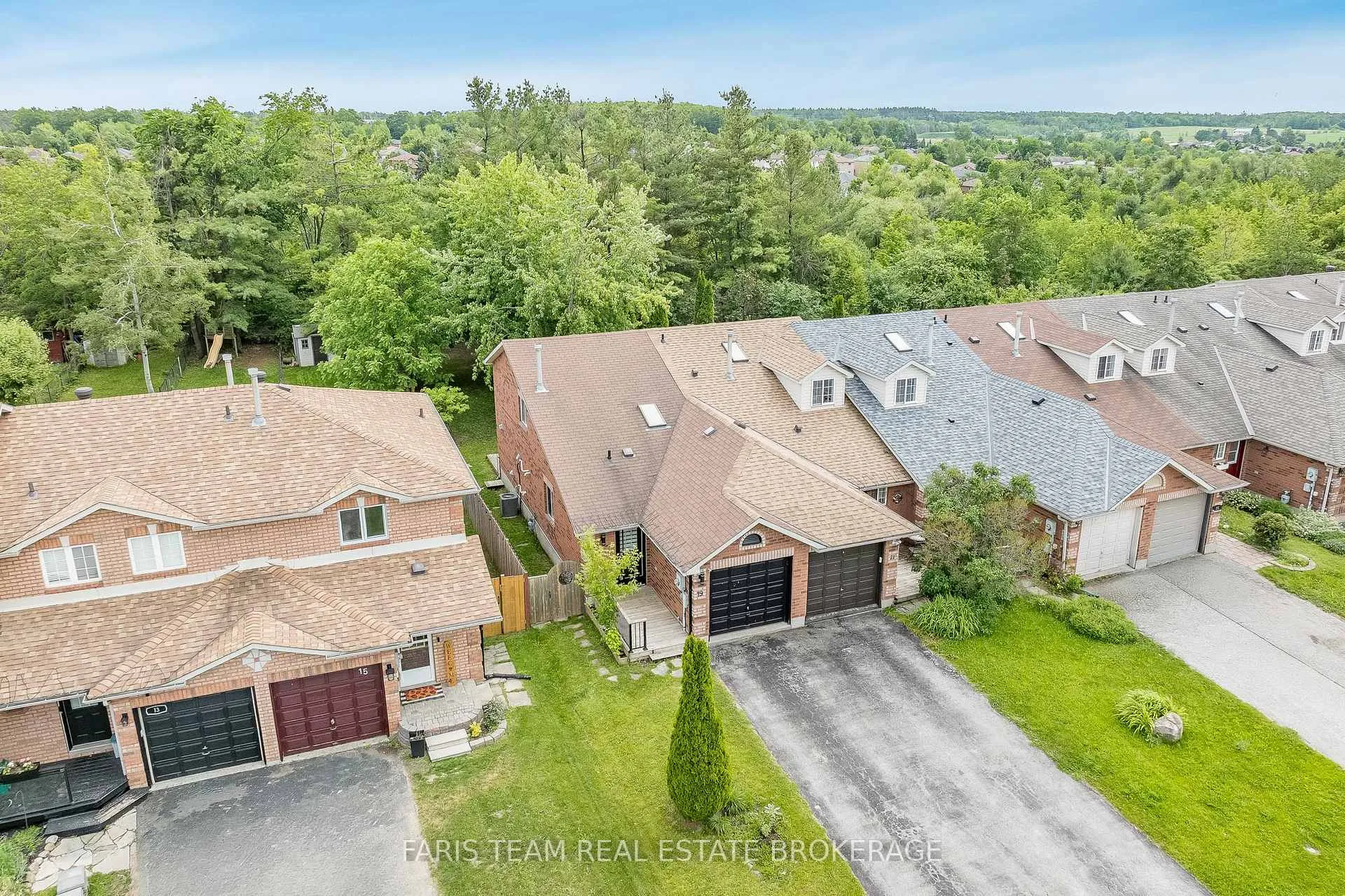 Photo 2 of 19 Seymour Crescent, Barrie, Holly — HOMEH