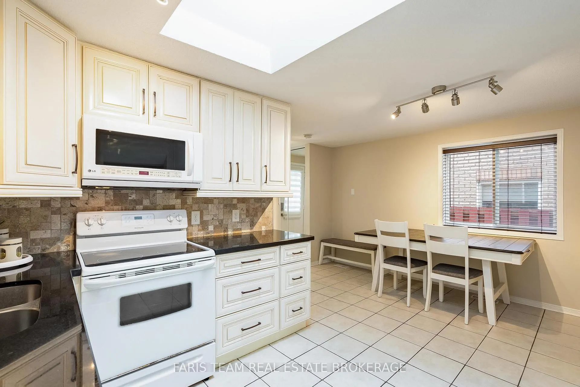 Photo 5 of 19 Seymour Crescent, Barrie, Holly — HOMEH