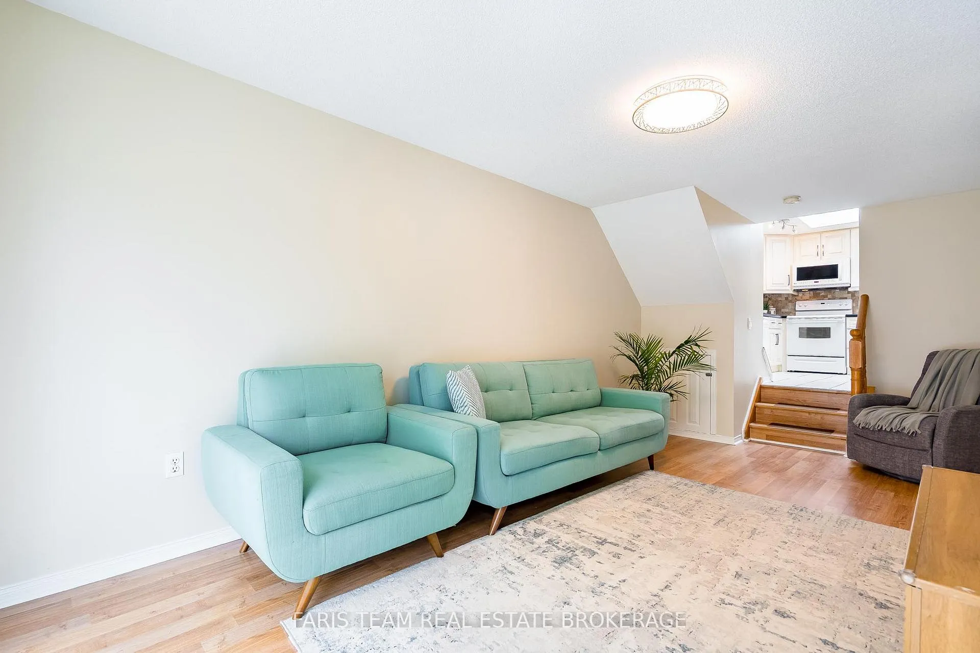Photo 10 of 19 Seymour Crescent, Barrie, Holly — HOMEH